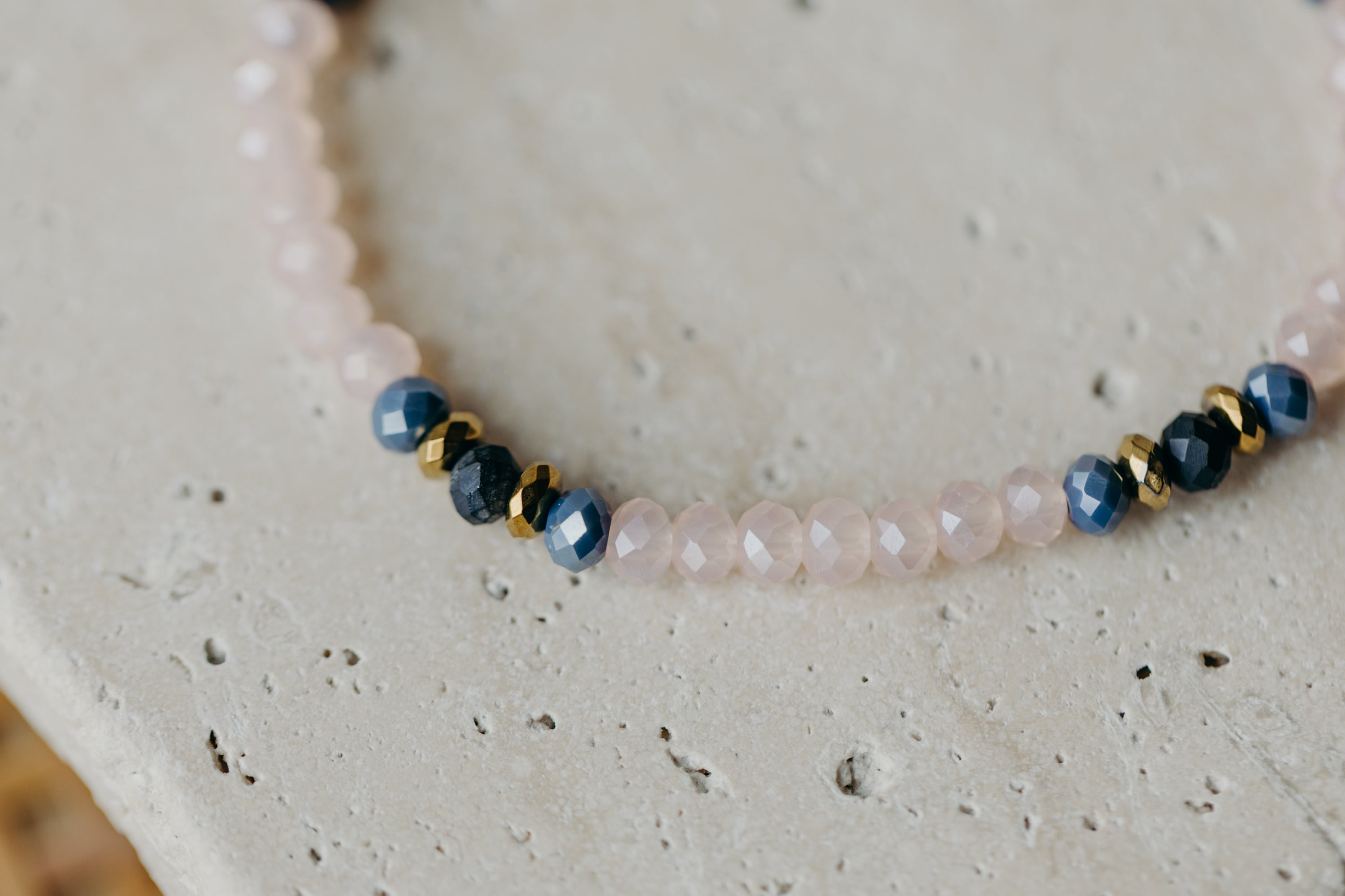 two-tone glass bead bracelet blue & cream