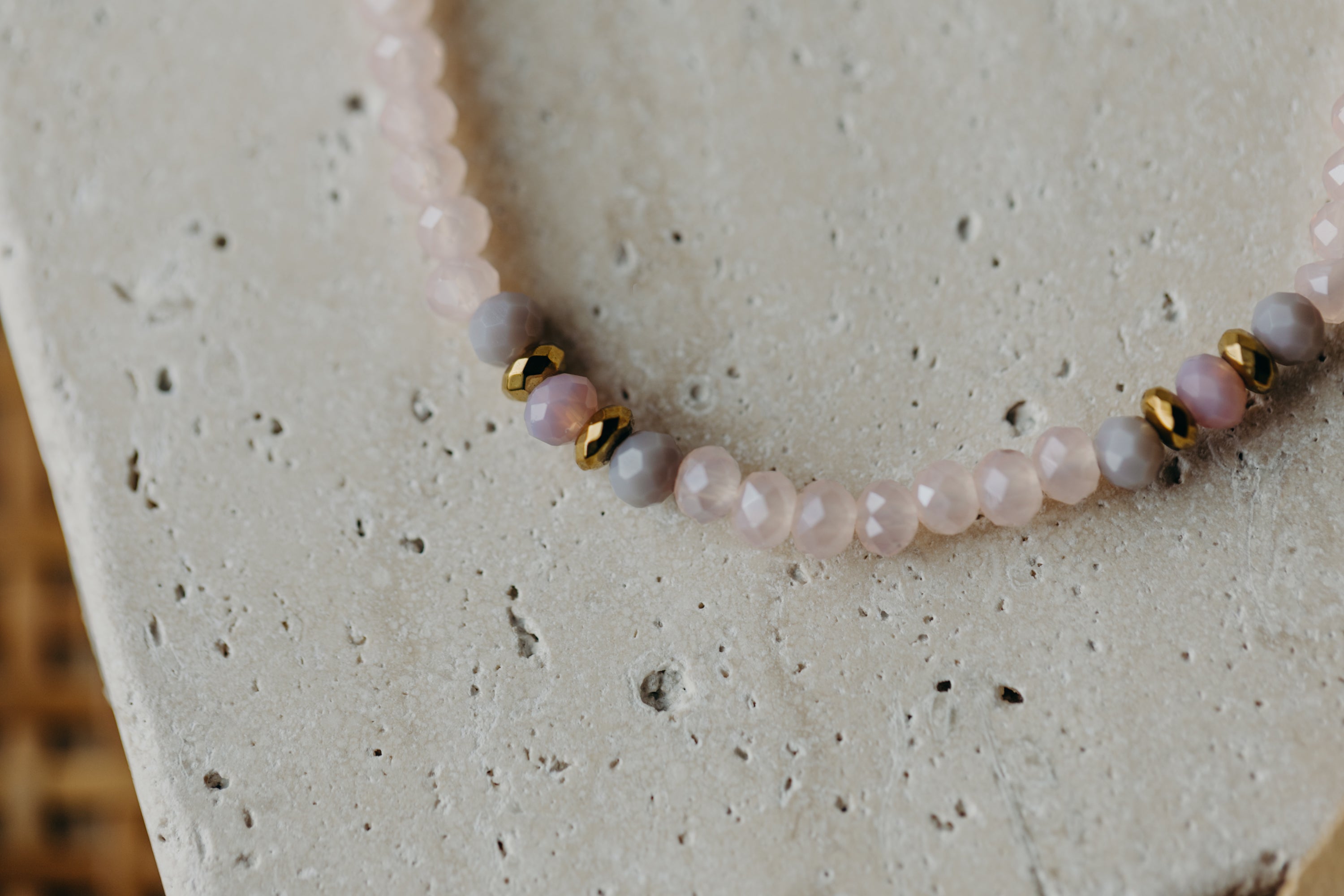 two-tone glass bead bracelet blue & cream