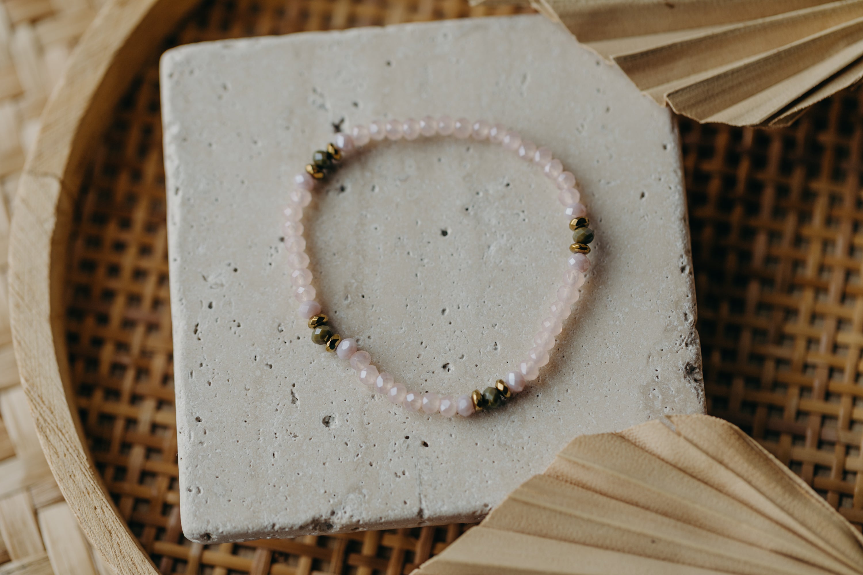 two-tone glass bead bracelet blue & cream