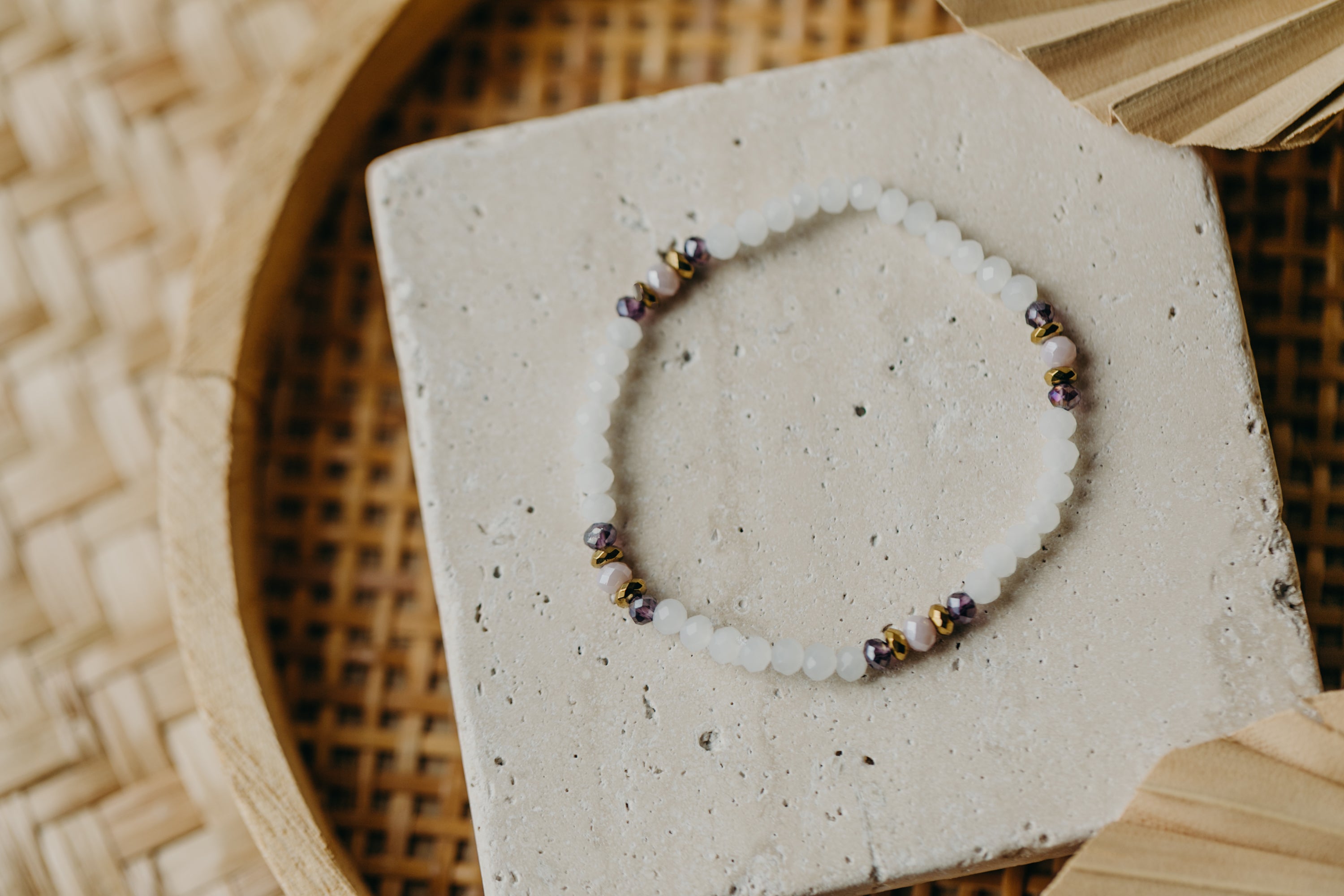 two-tone glass bead bracelet blue & cream
