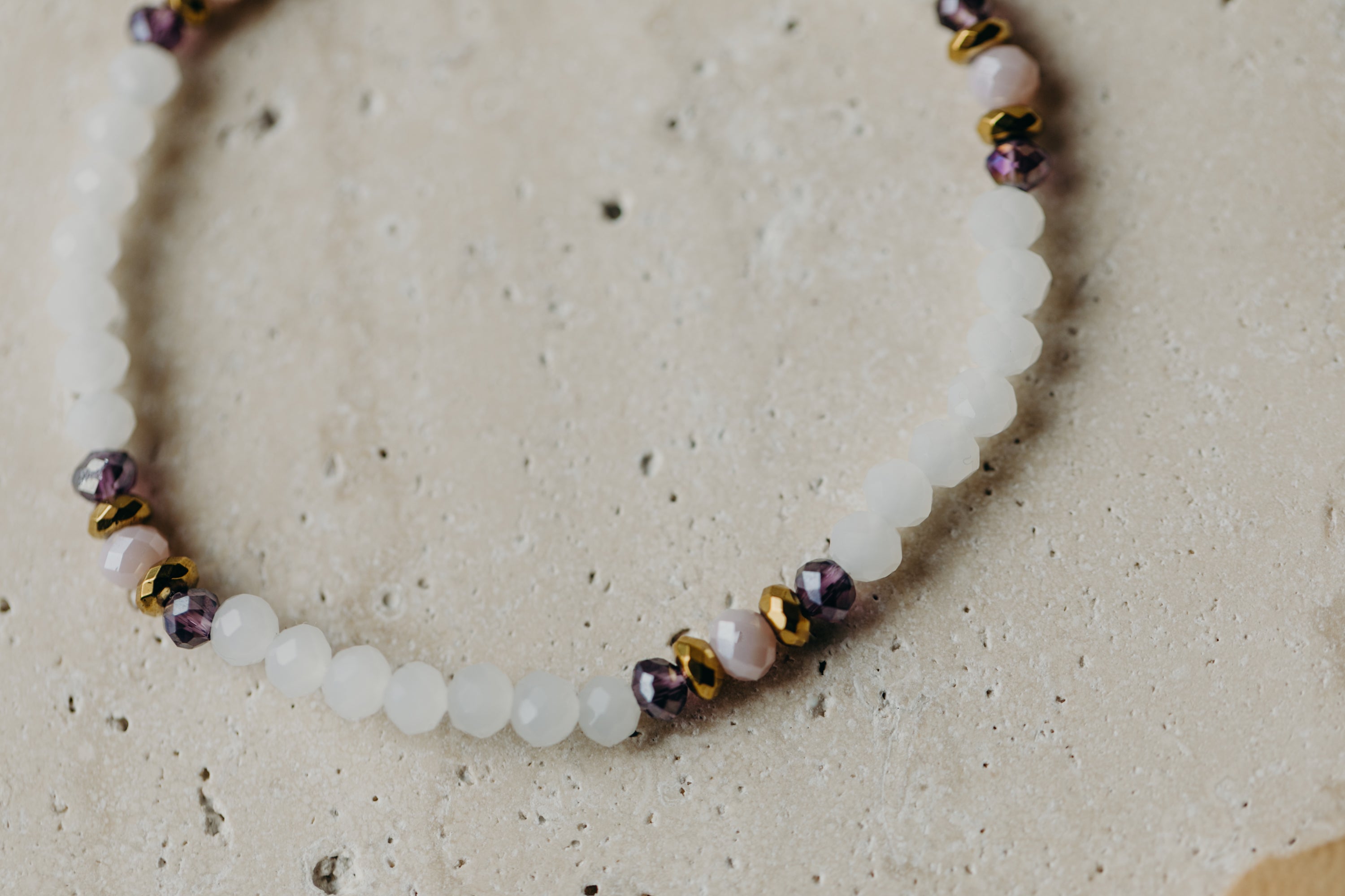 two-tone glass bead bracelet blue & cream