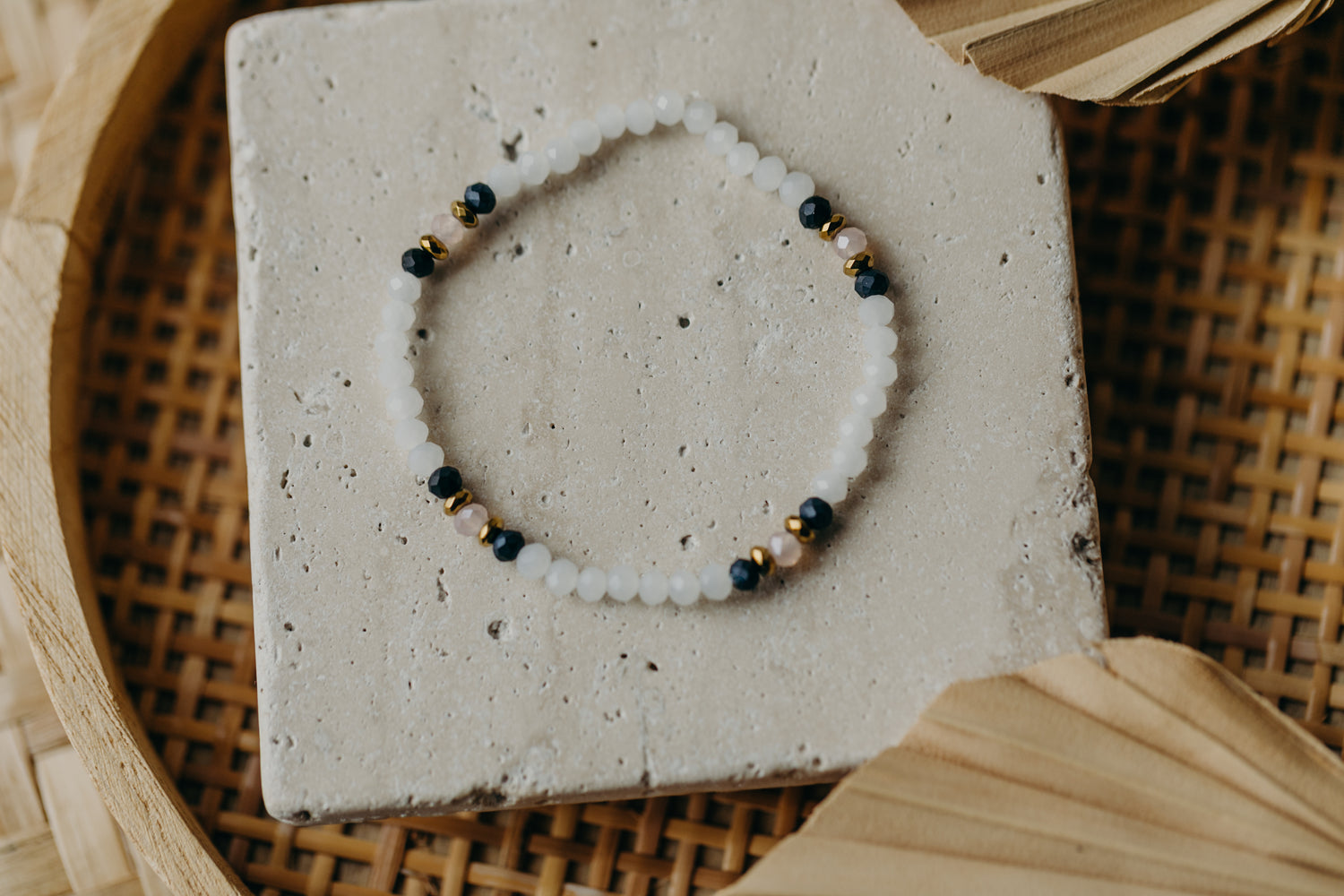 two-tone glass bead bracelet blue & cream