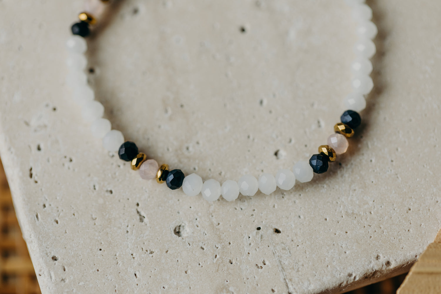 two-tone glass bead bracelet blue & cream