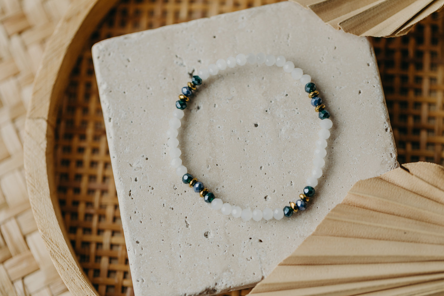 two-tone glass bead bracelet blue & cream
