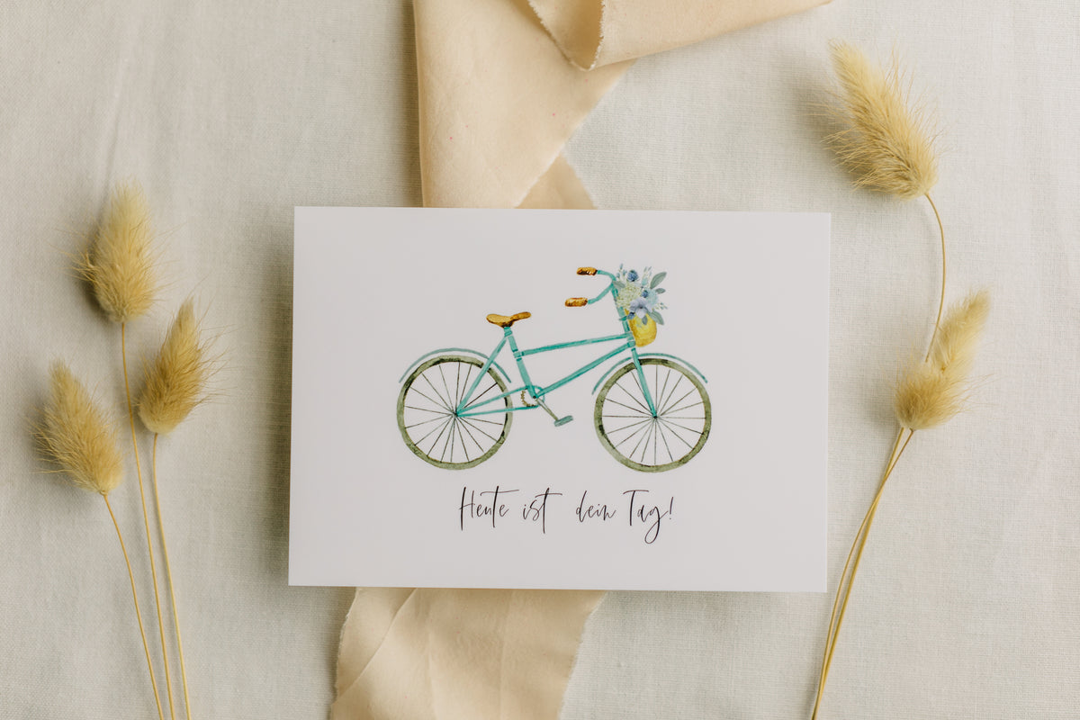 Postkarte Fahrrad mit Blumen mit dem Aufdruck "Heute ist dein Tag!"
