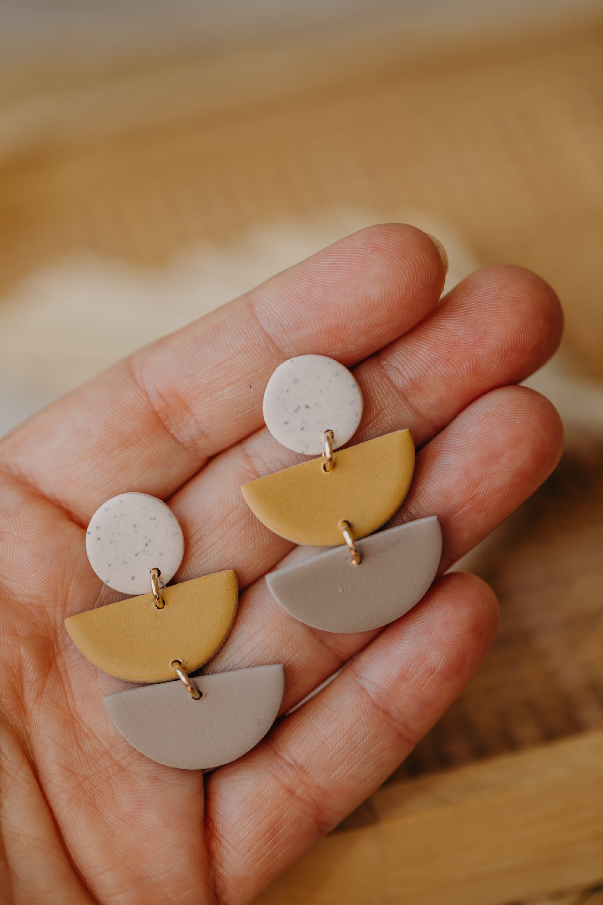 FRANCESCA - Polymer Ton Ohrringe in Kalk, Softem Senfgelb und Kieselstein