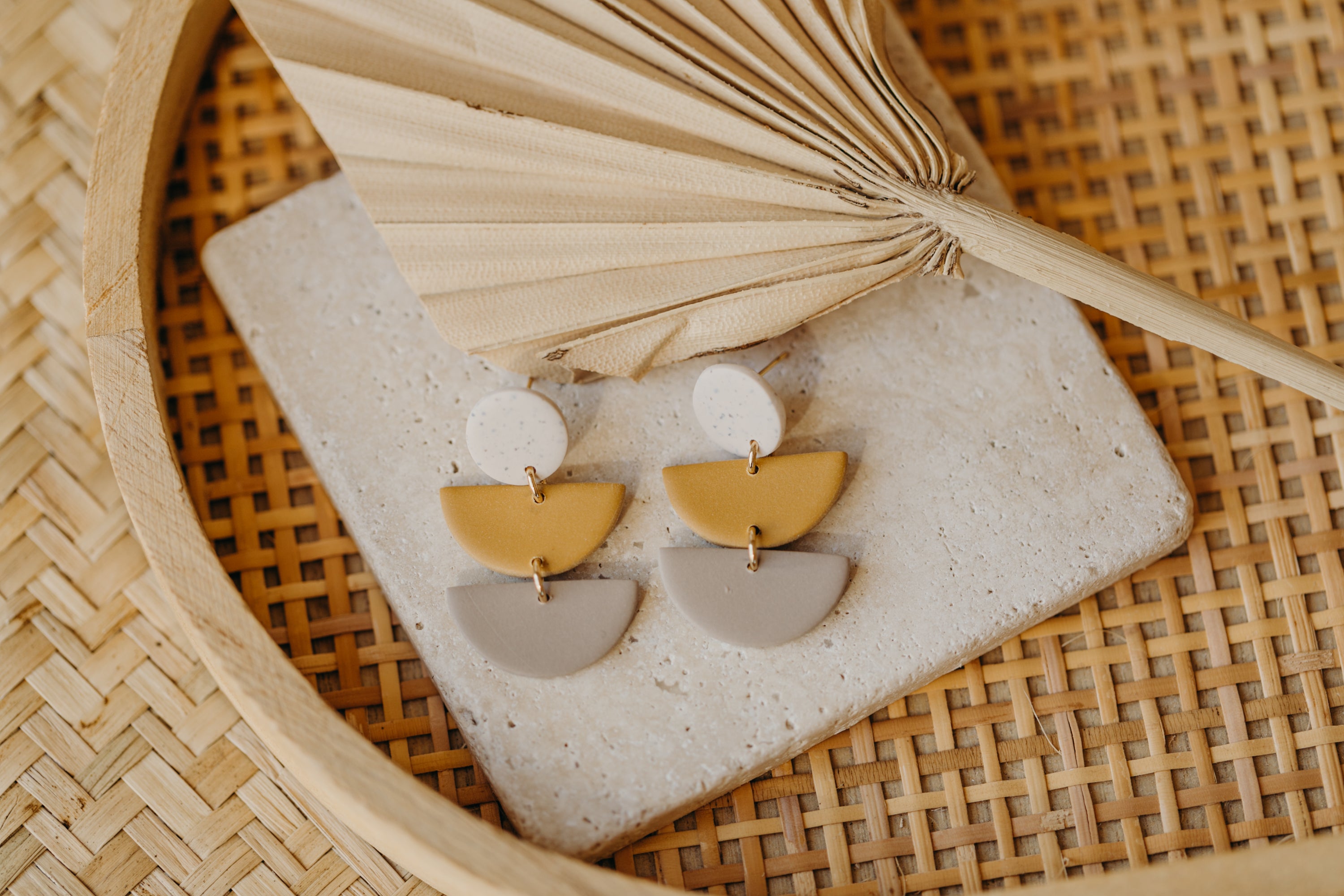 FRANCESCA - Polymer Ton Ohrringe in Kalk, Softem Senfgelb und Kieselstein