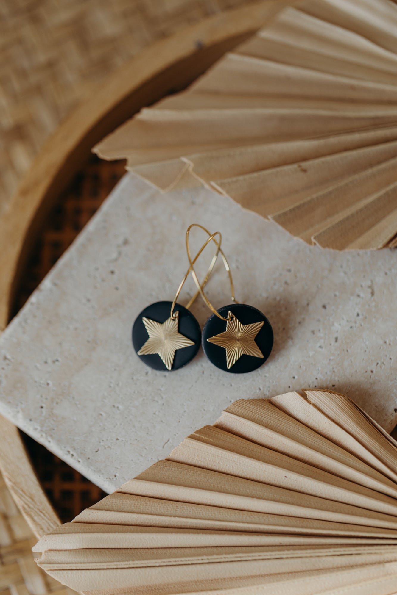 FRANZI - schwarze Creolen mit Stern