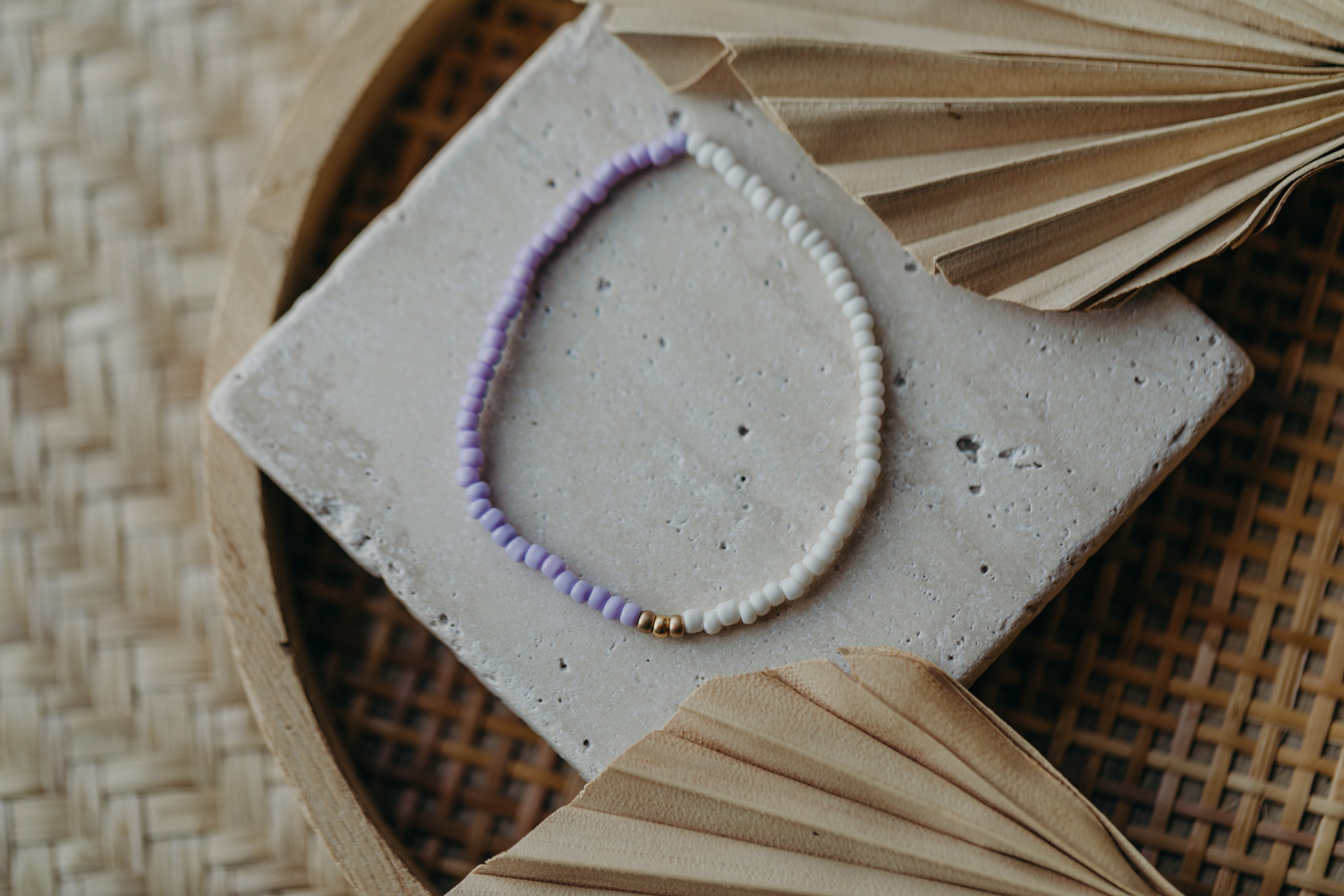 two-tone glass bead bracelet blue & cream