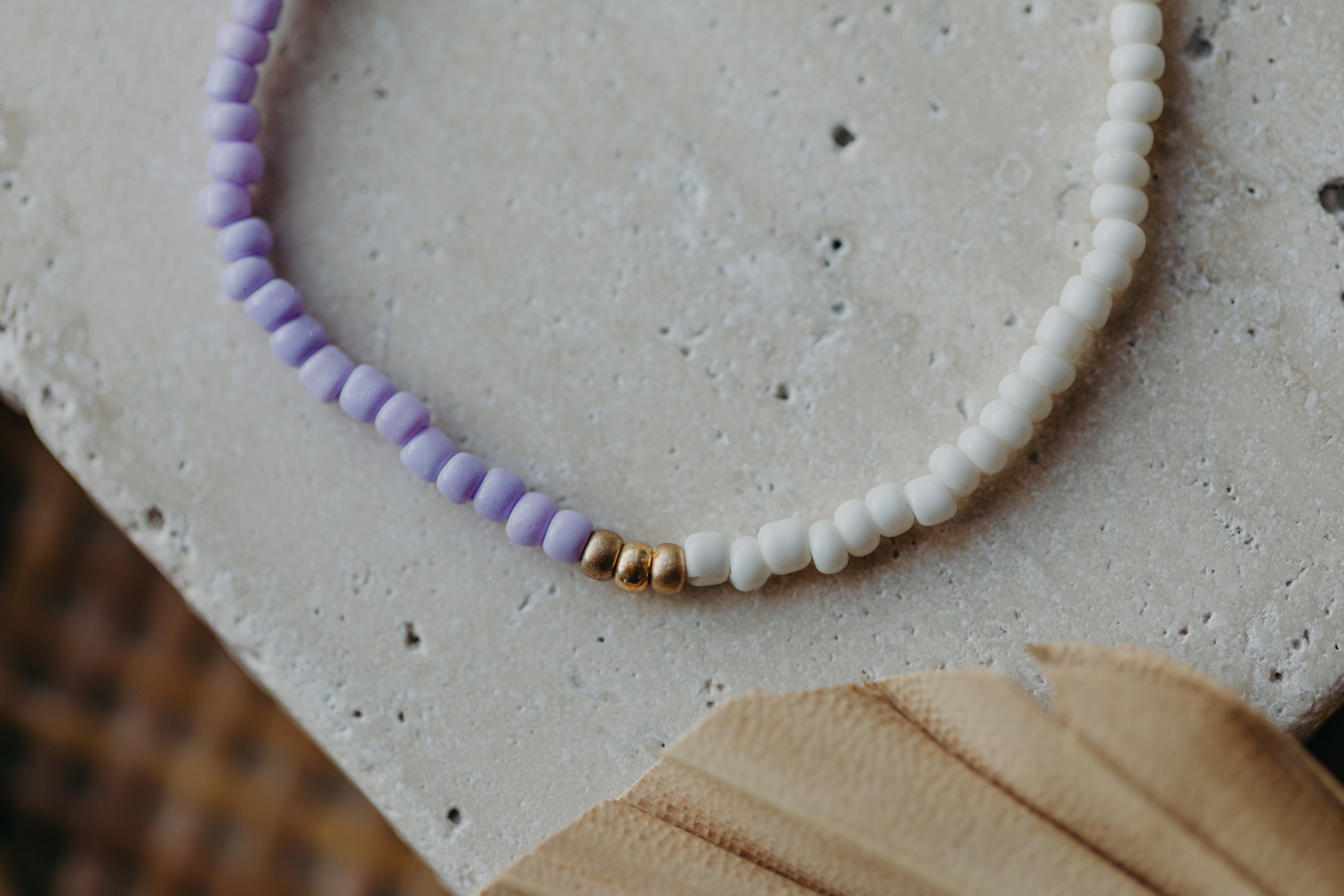 two-tone glass bead bracelet blue & cream
