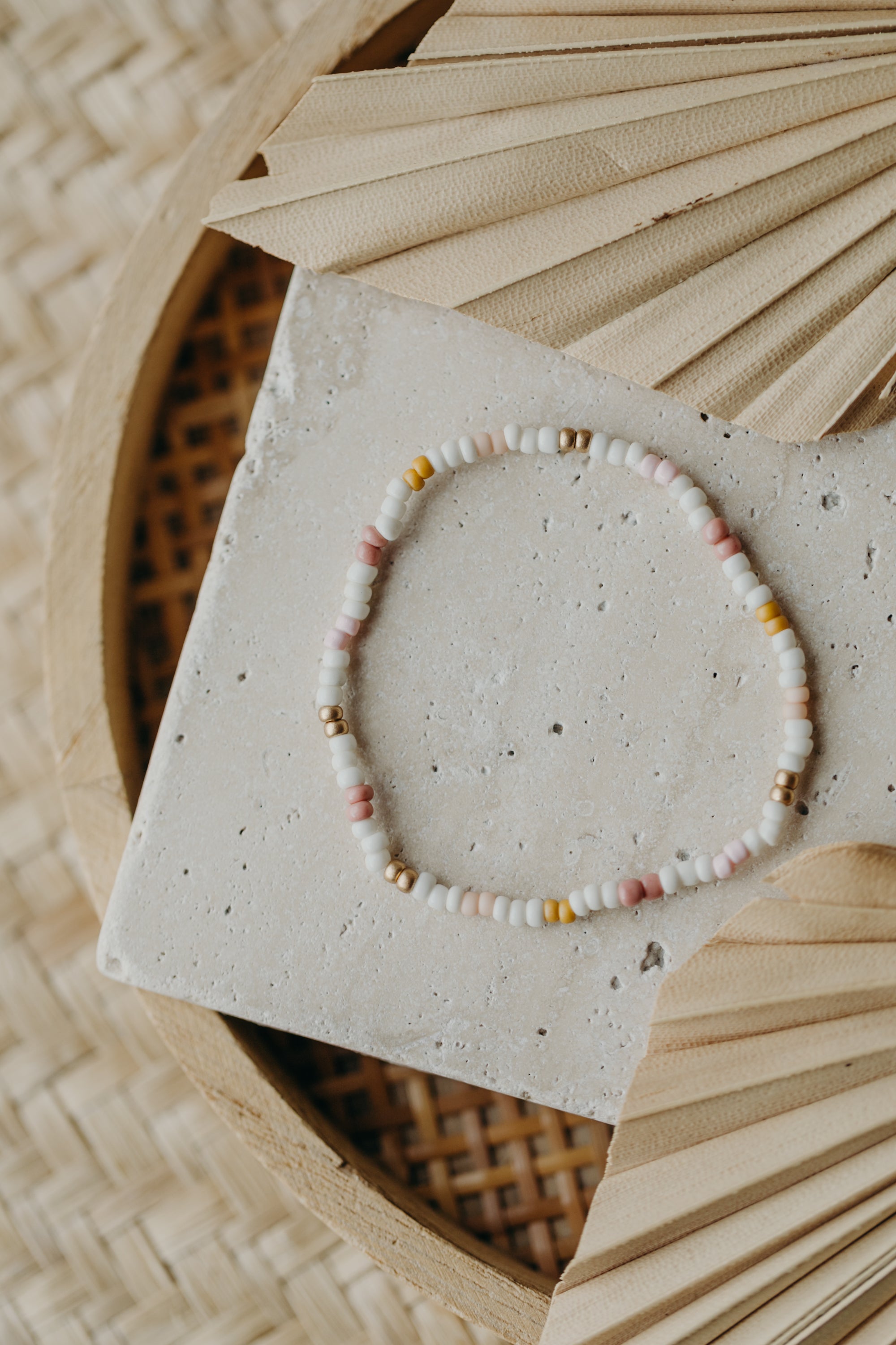 two-tone glass bead bracelet blue & cream