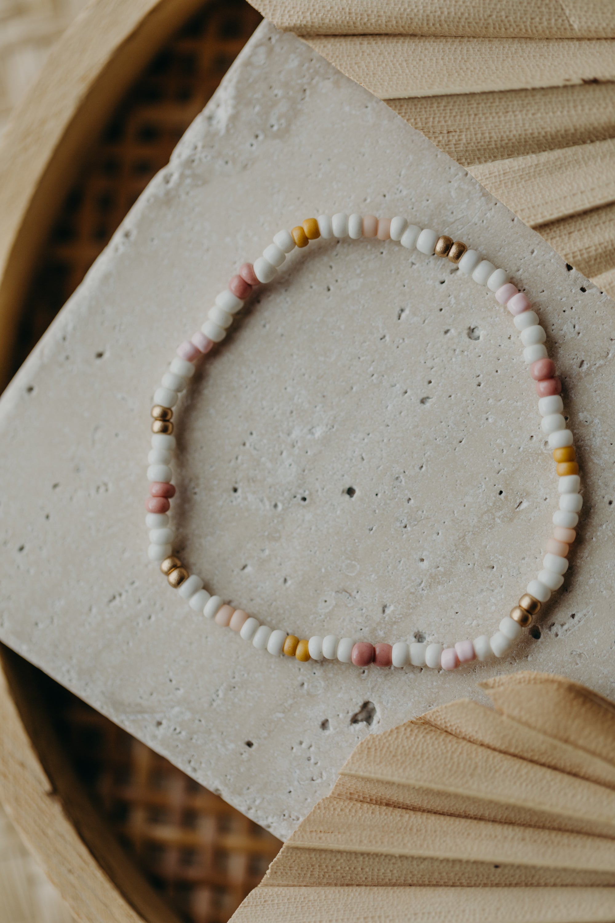 two-tone glass bead bracelet blue & cream