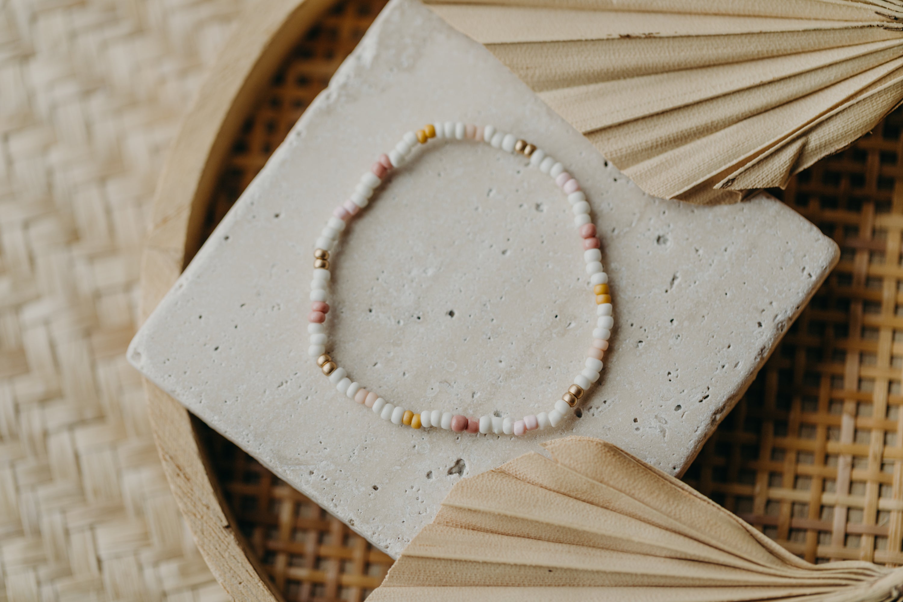 two-tone glass bead bracelet blue & cream