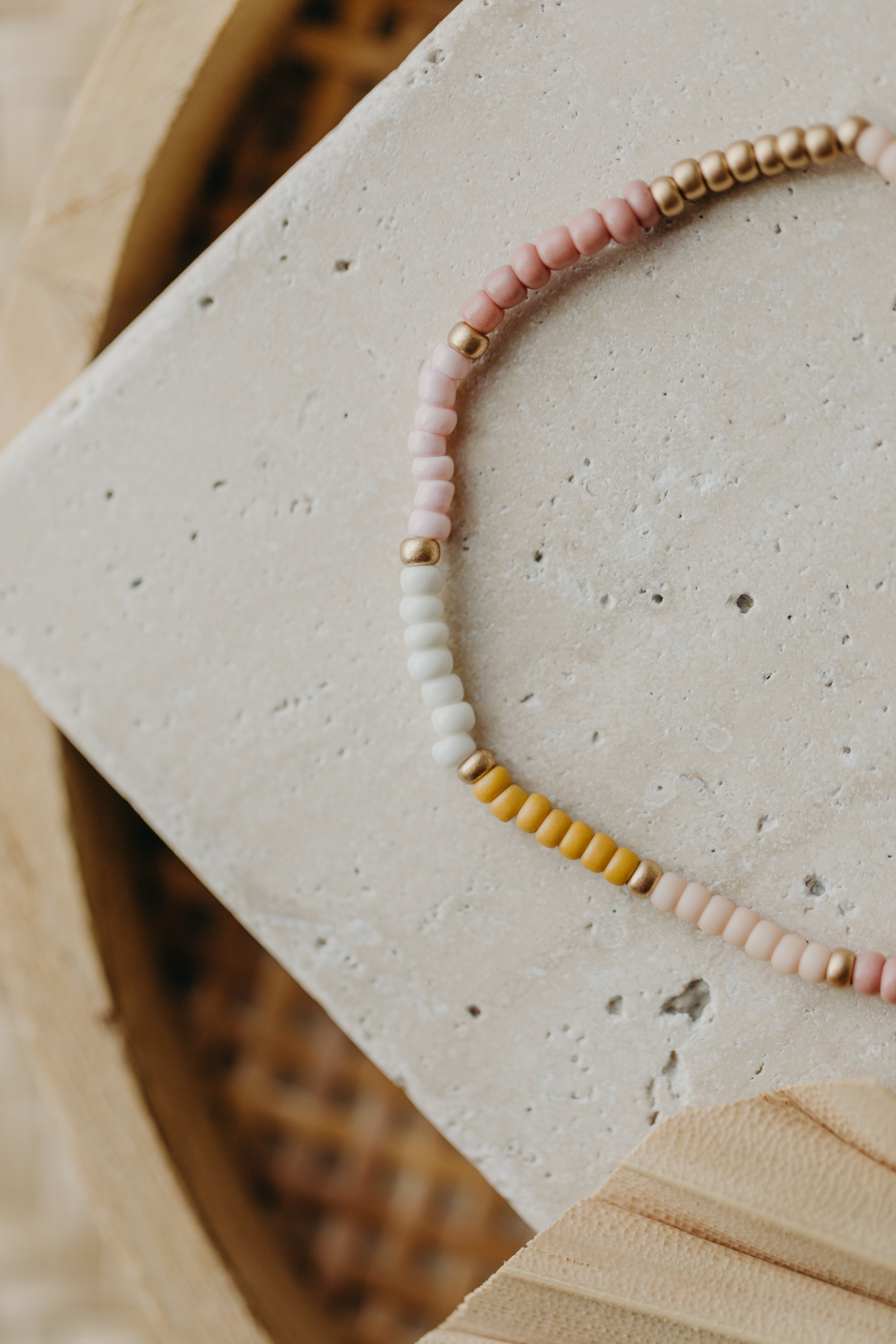 two-tone glass bead bracelet blue & cream