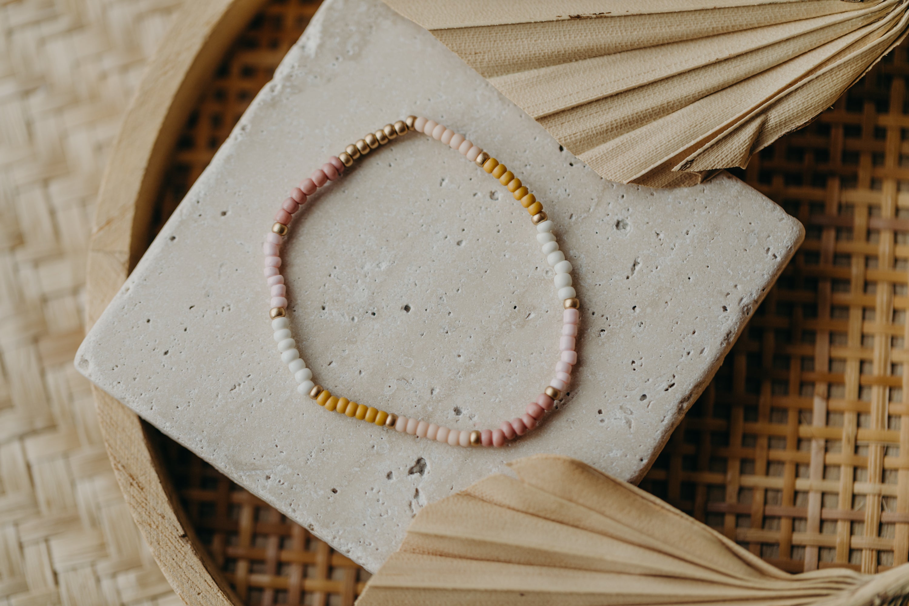 two-tone glass bead bracelet blue & cream
