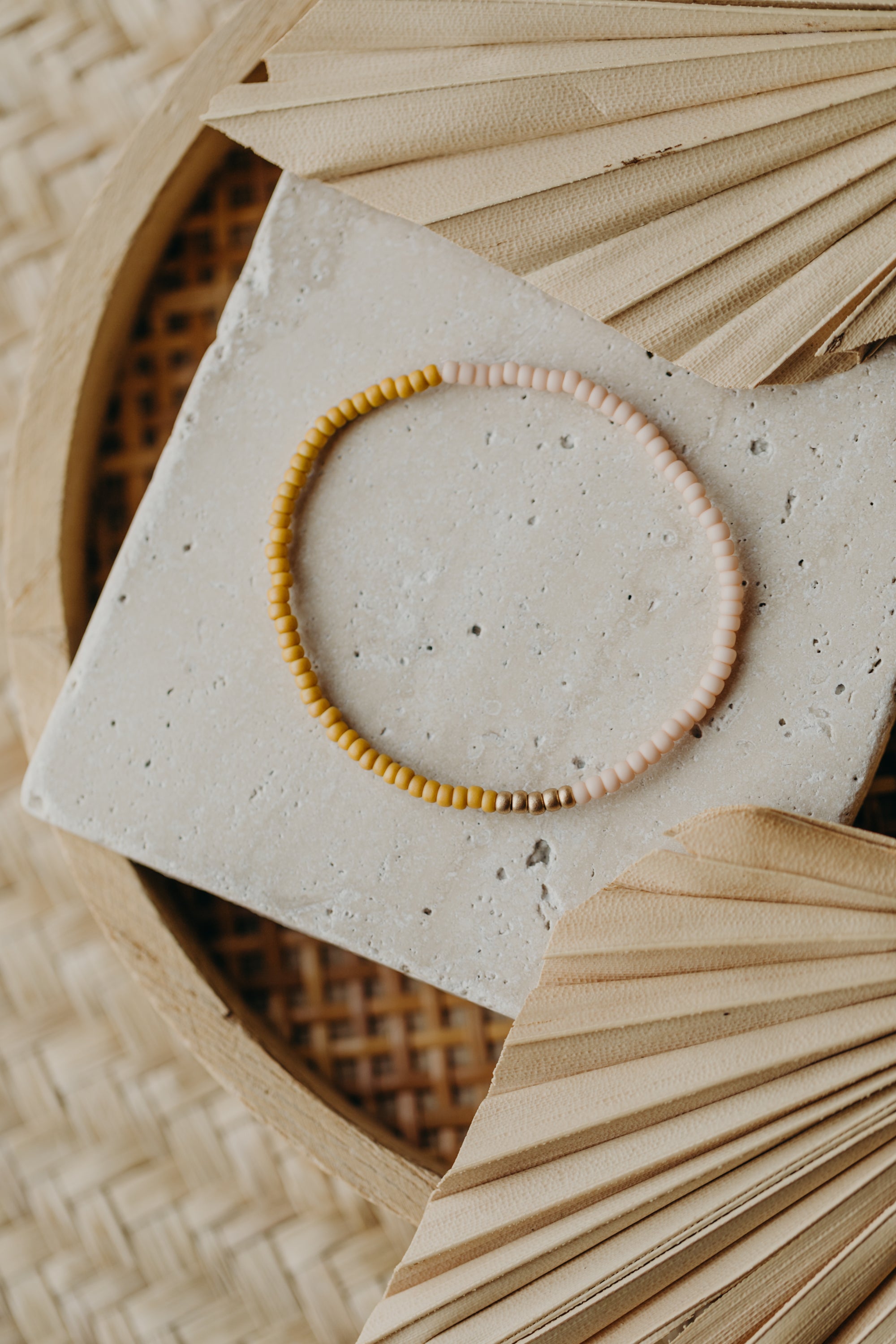 two-tone glass bead bracelet blue & cream