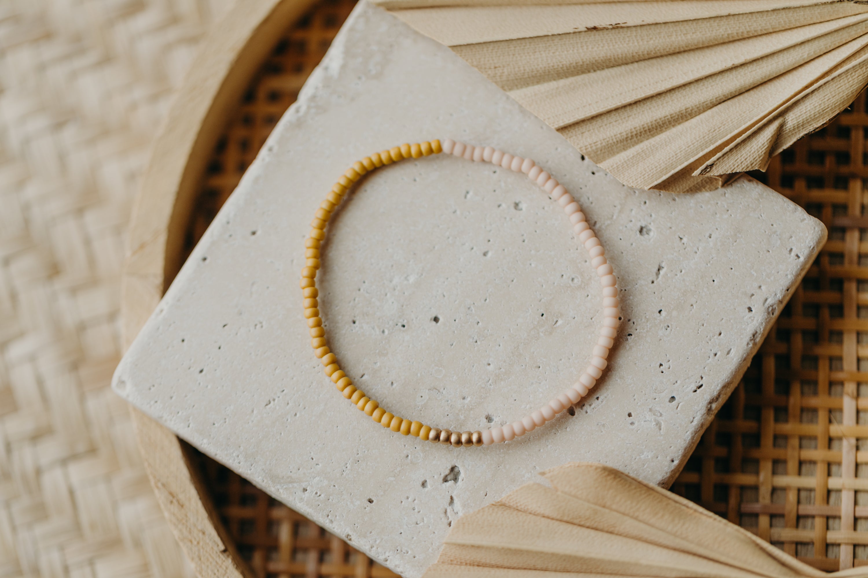 two-tone glass bead bracelet blue & cream