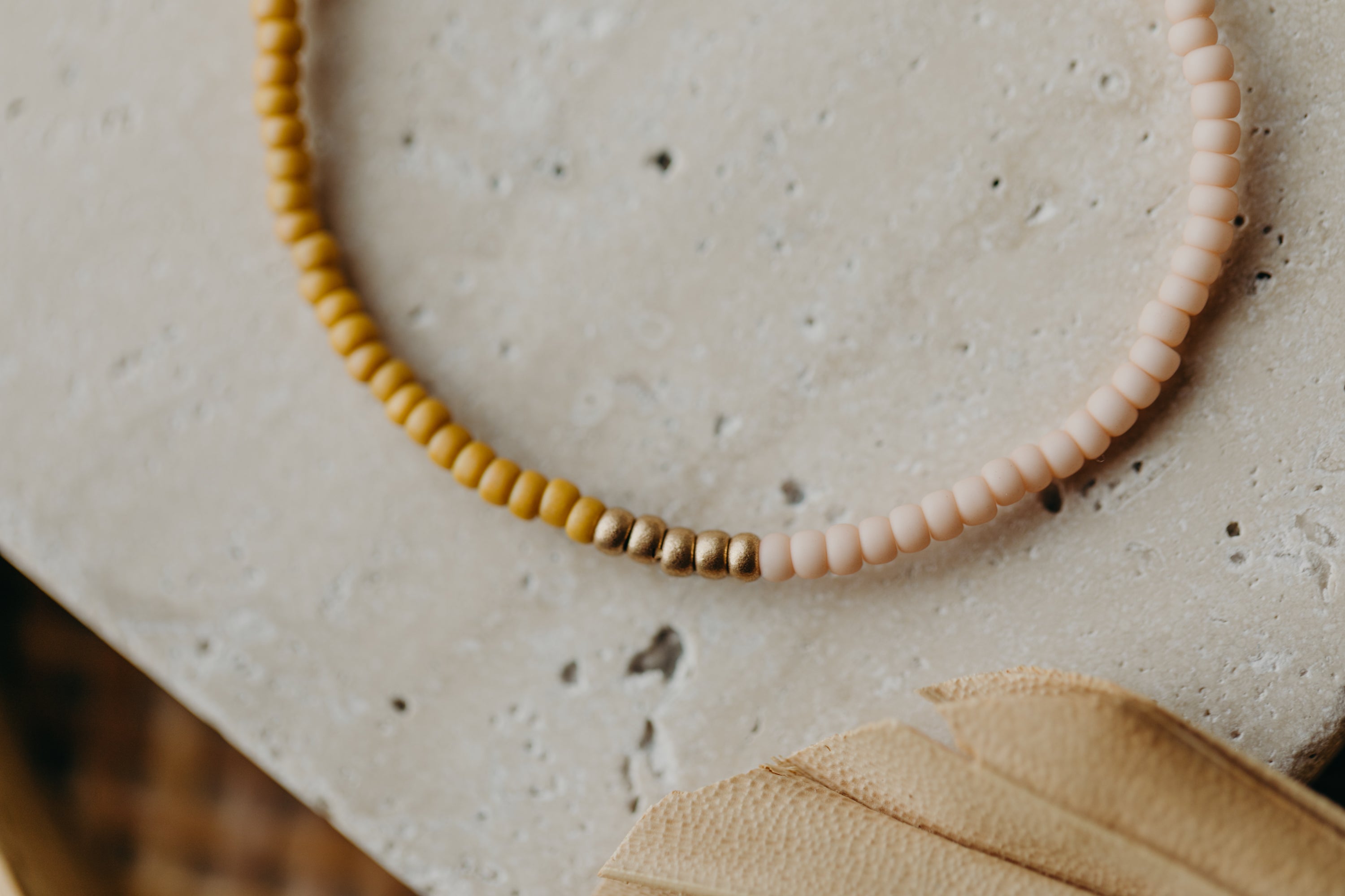 two-tone glass bead bracelet blue & cream