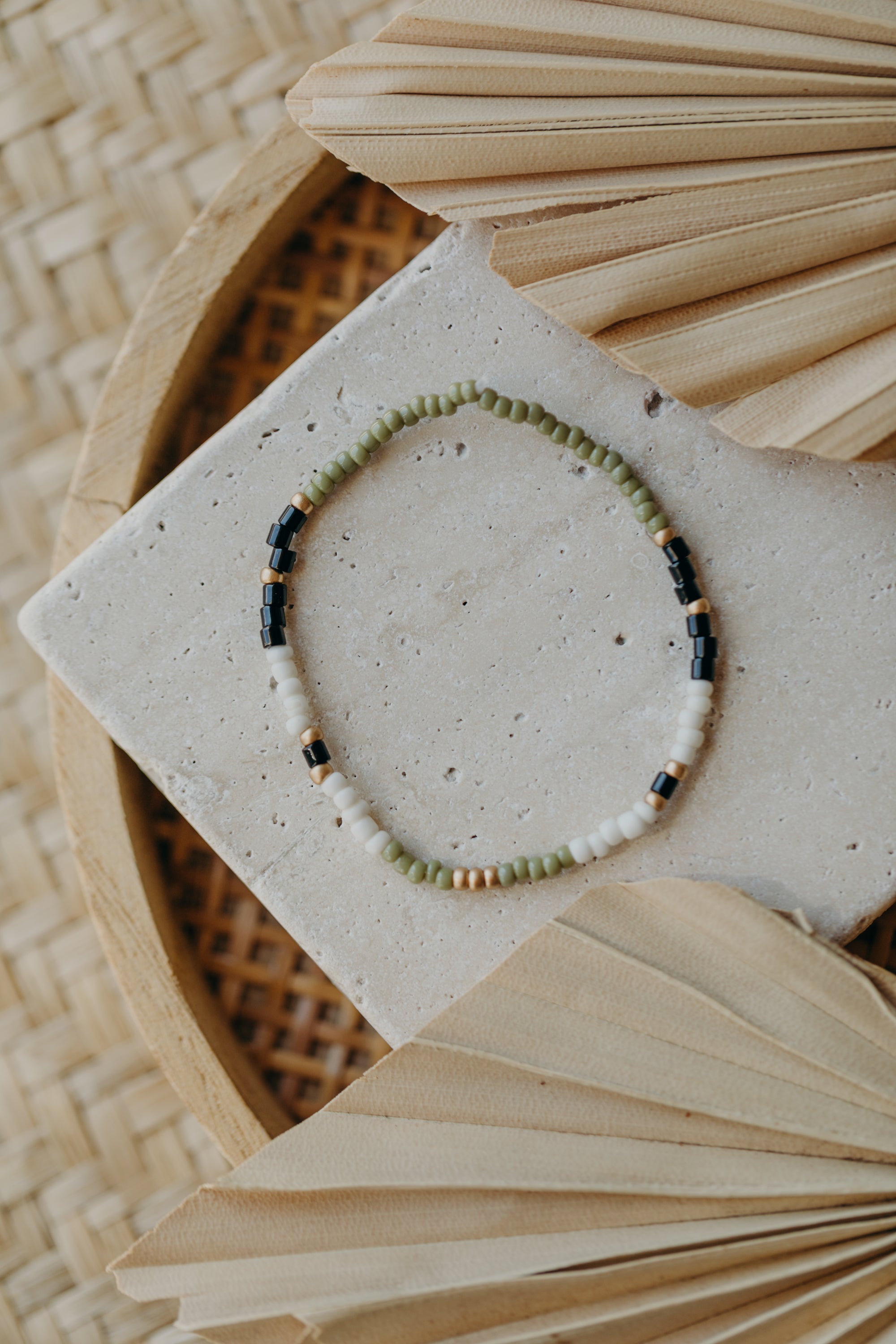 two-tone glass bead bracelet blue & cream