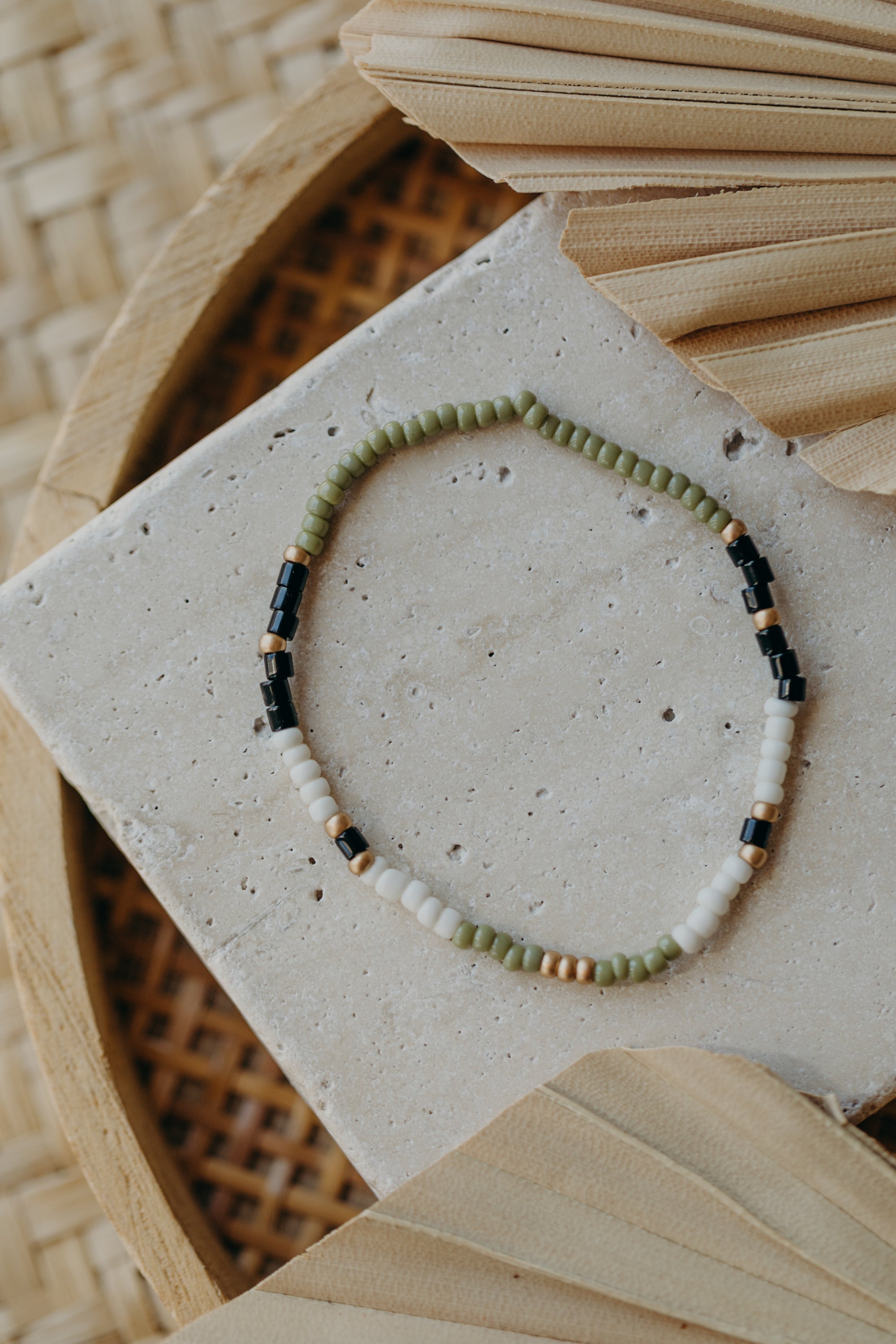 two-tone glass bead bracelet blue & cream