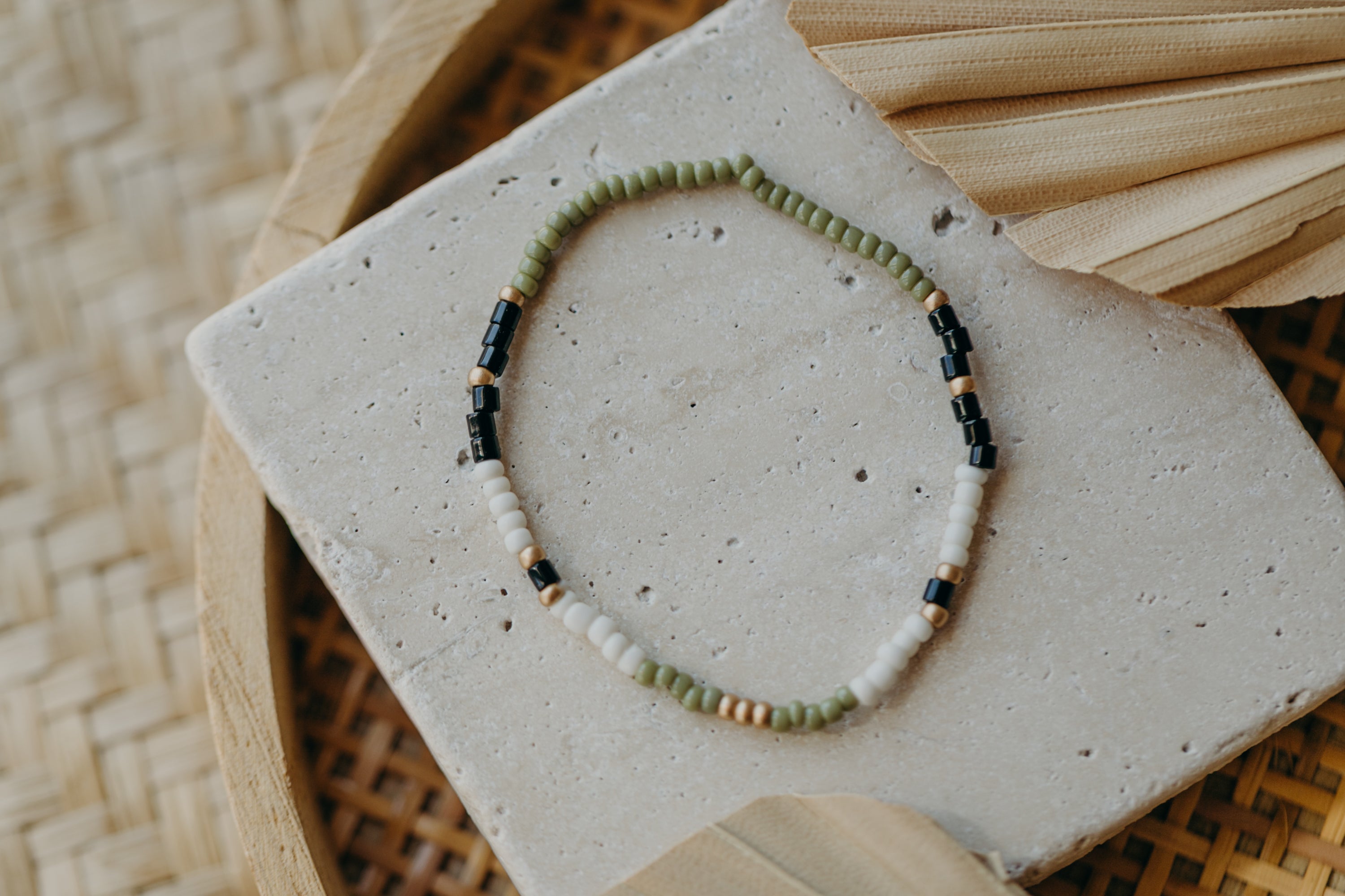 two-tone glass bead bracelet blue & cream