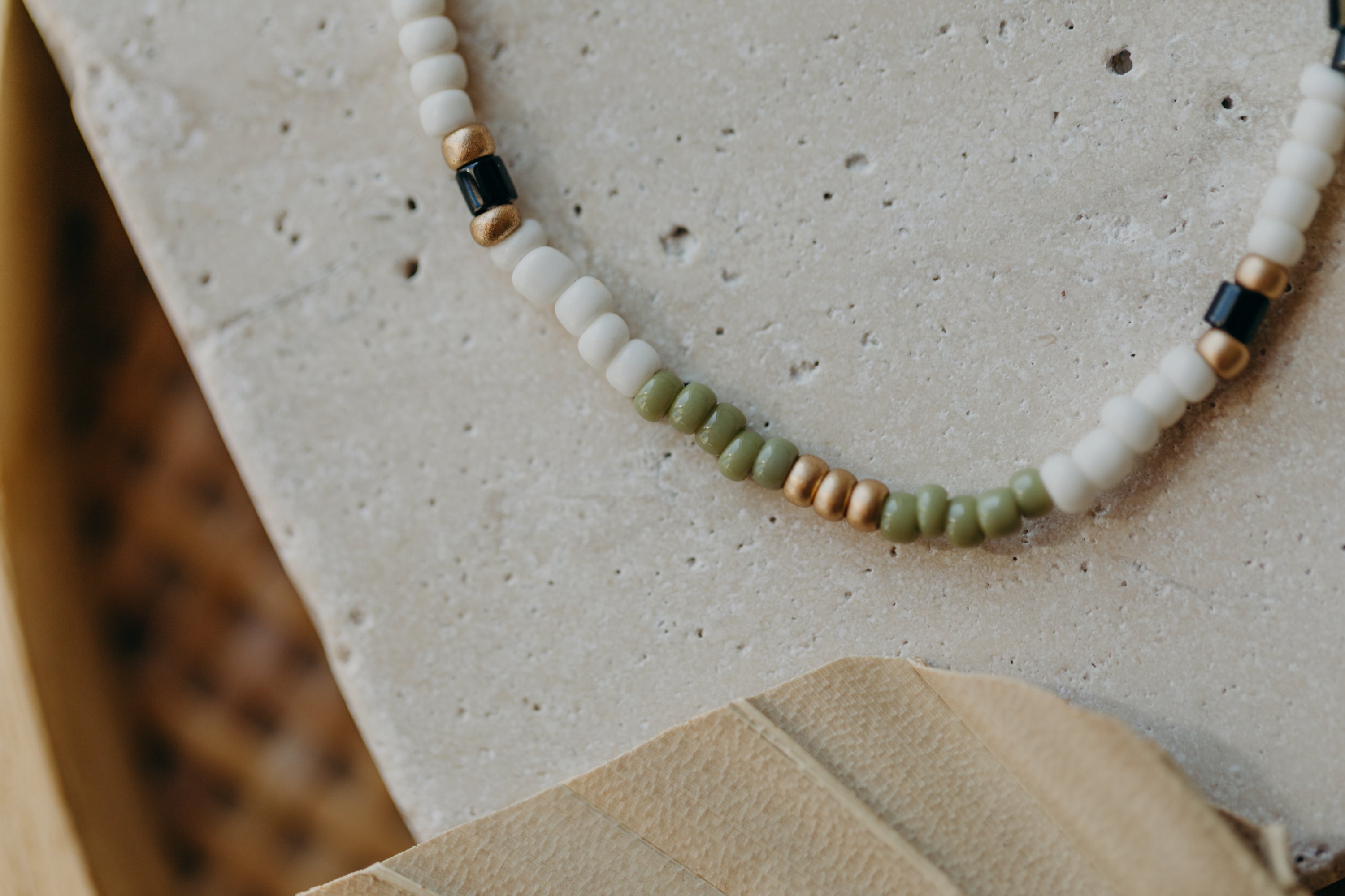 two-tone glass bead bracelet blue & cream