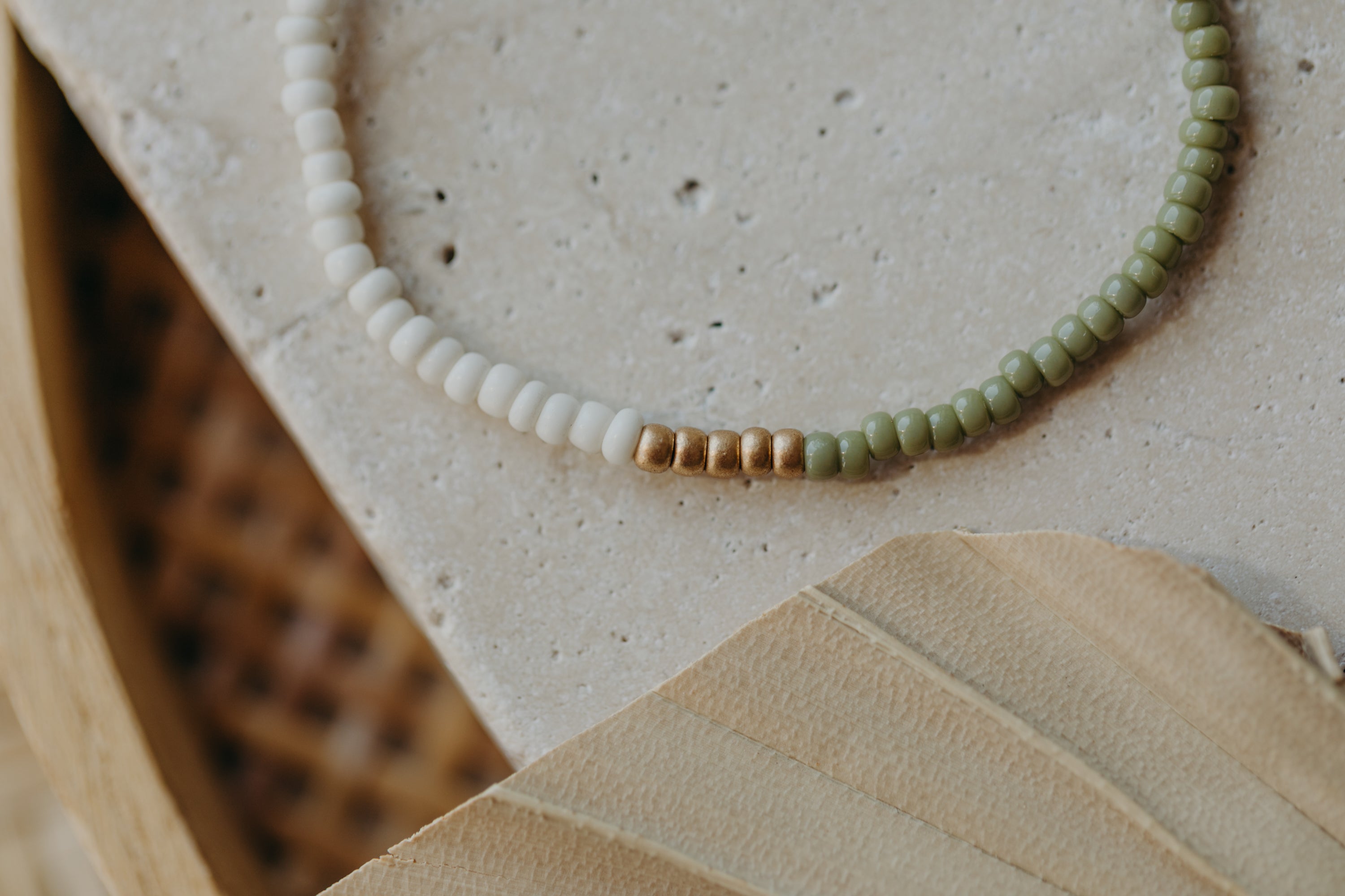 two-tone glass bead bracelet blue & cream