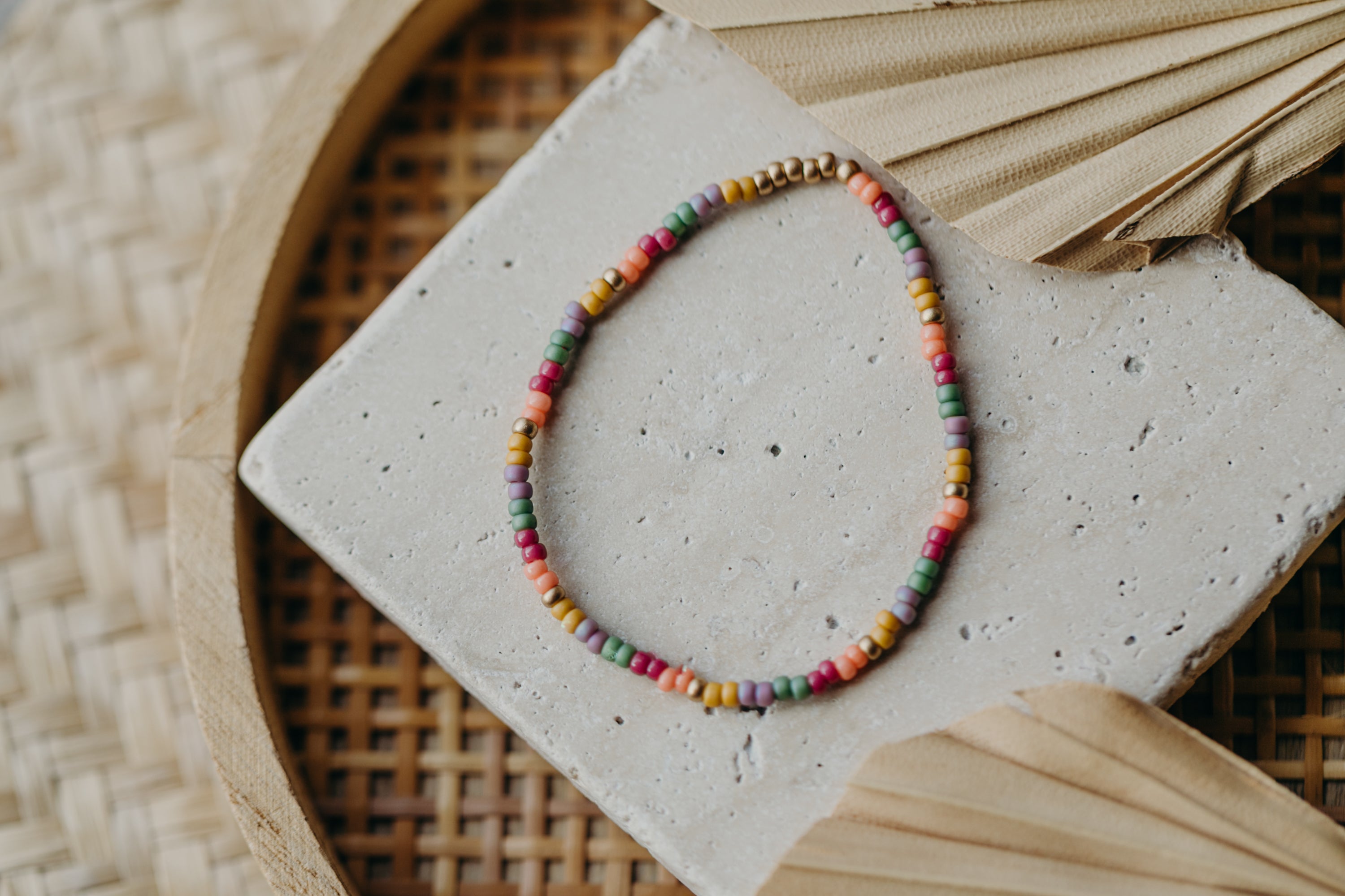 two-tone glass bead bracelet blue & cream