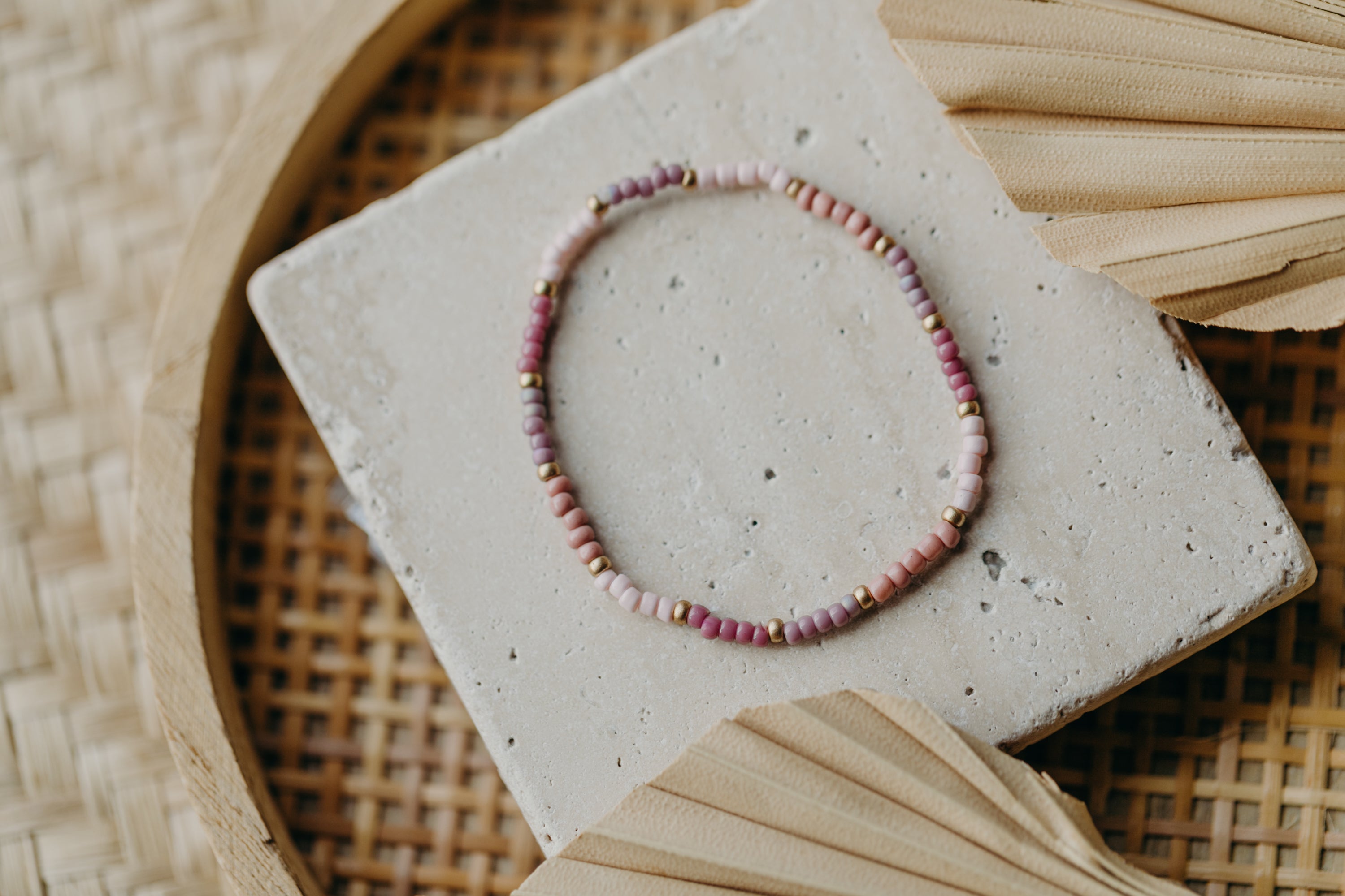 two-tone glass bead bracelet blue & cream