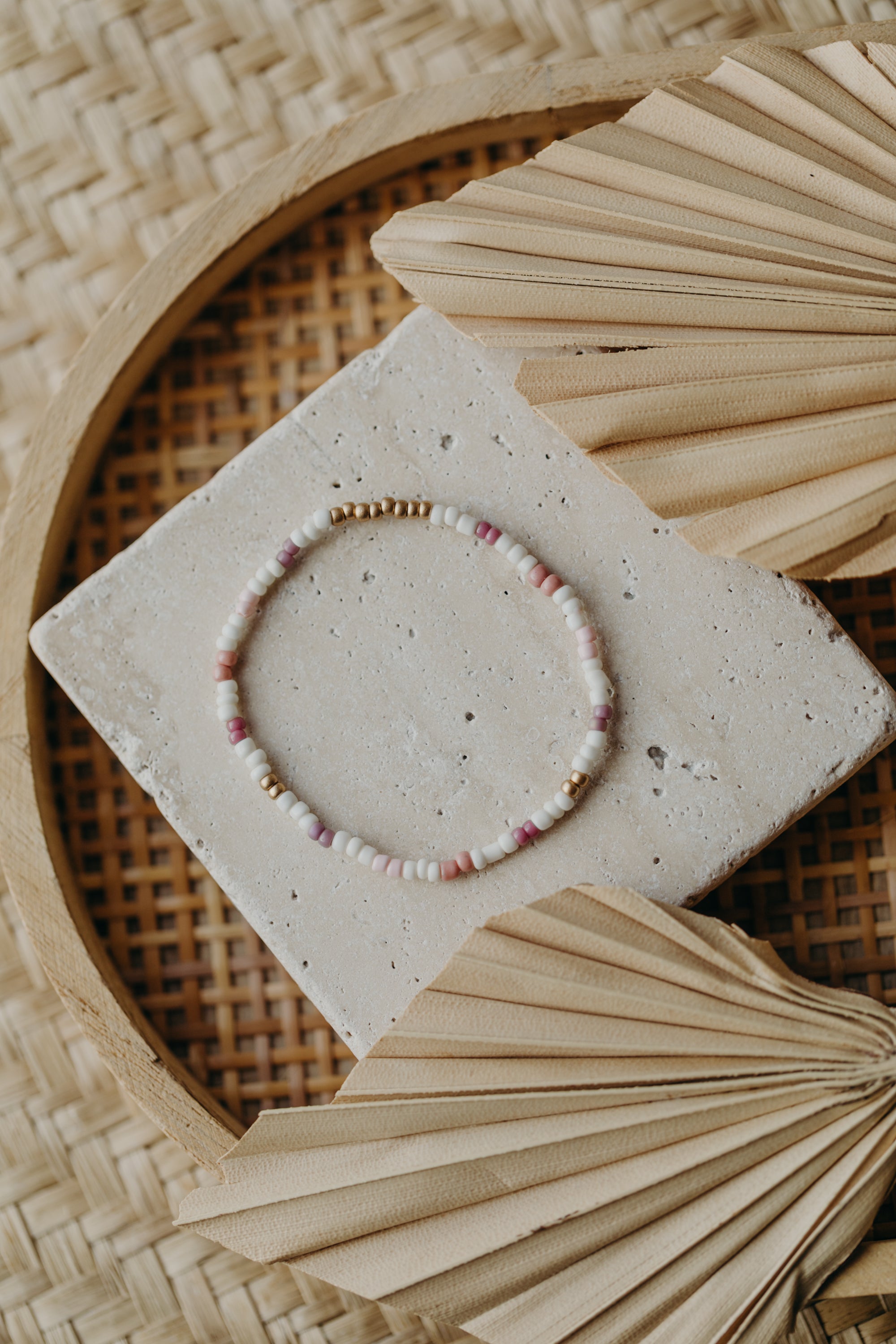 two-tone glass bead bracelet blue & cream
