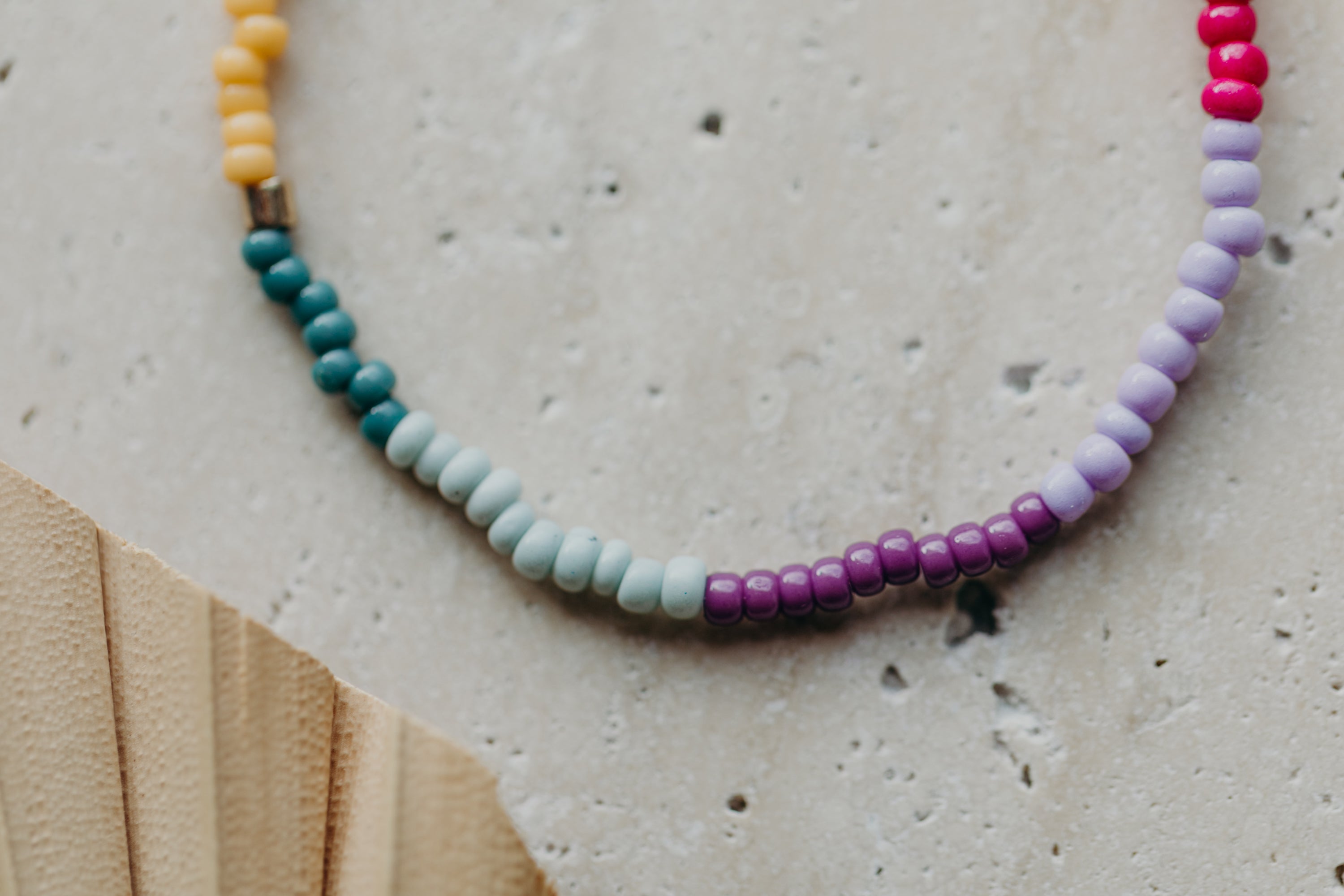two-tone glass bead bracelet blue & cream