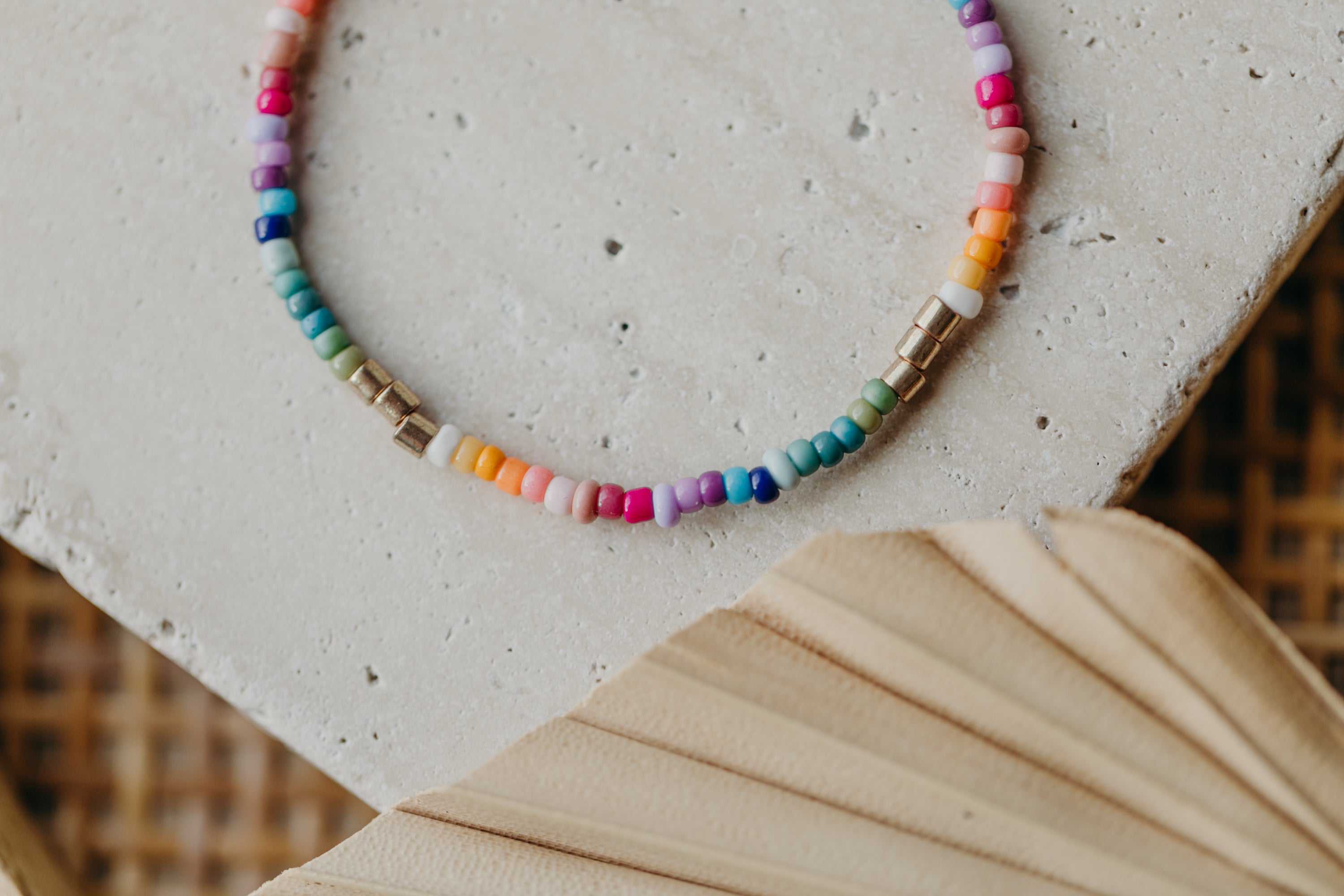 two-tone glass bead bracelet blue & cream