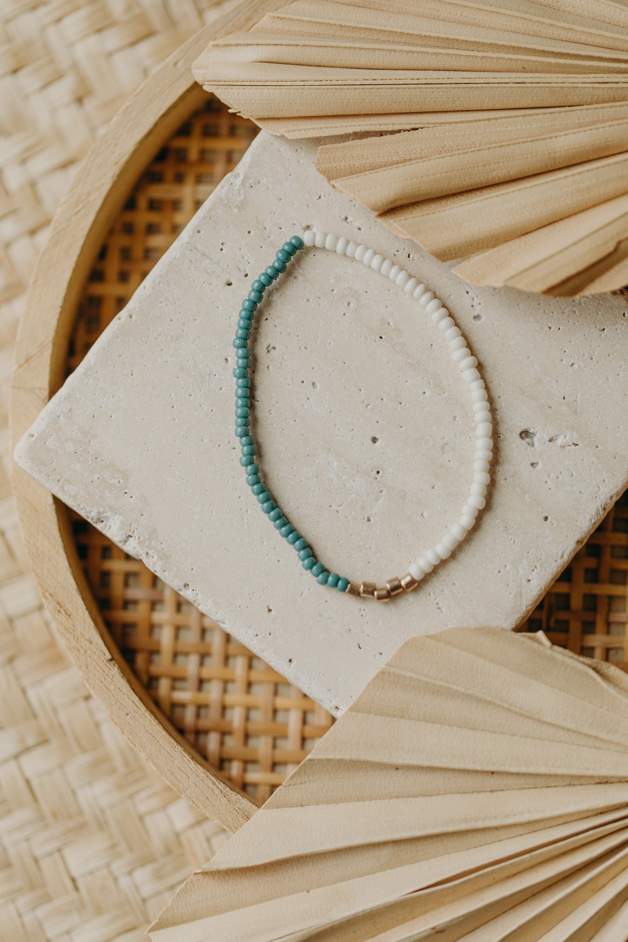 two-tone glass bead bracelet blue & cream