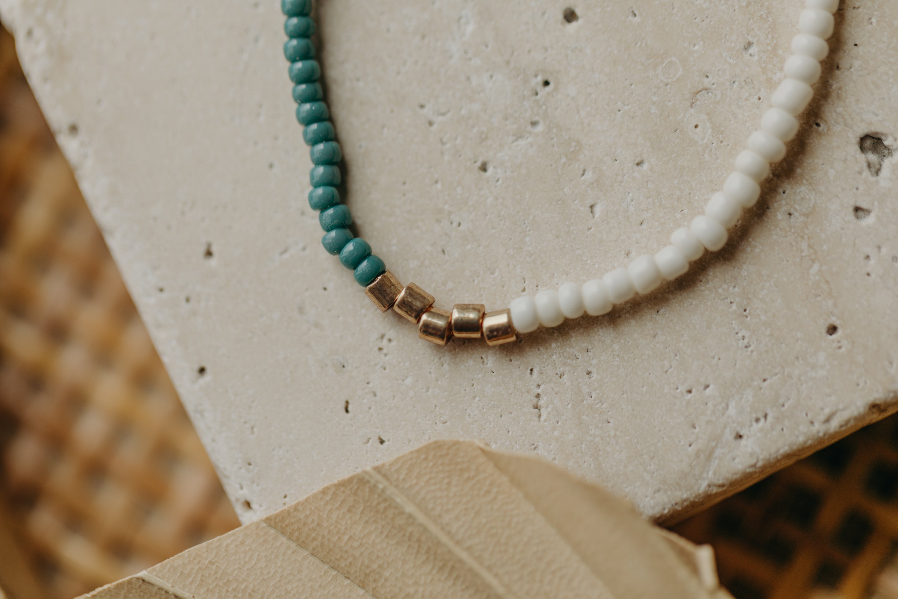 two-tone glass bead bracelet blue & cream