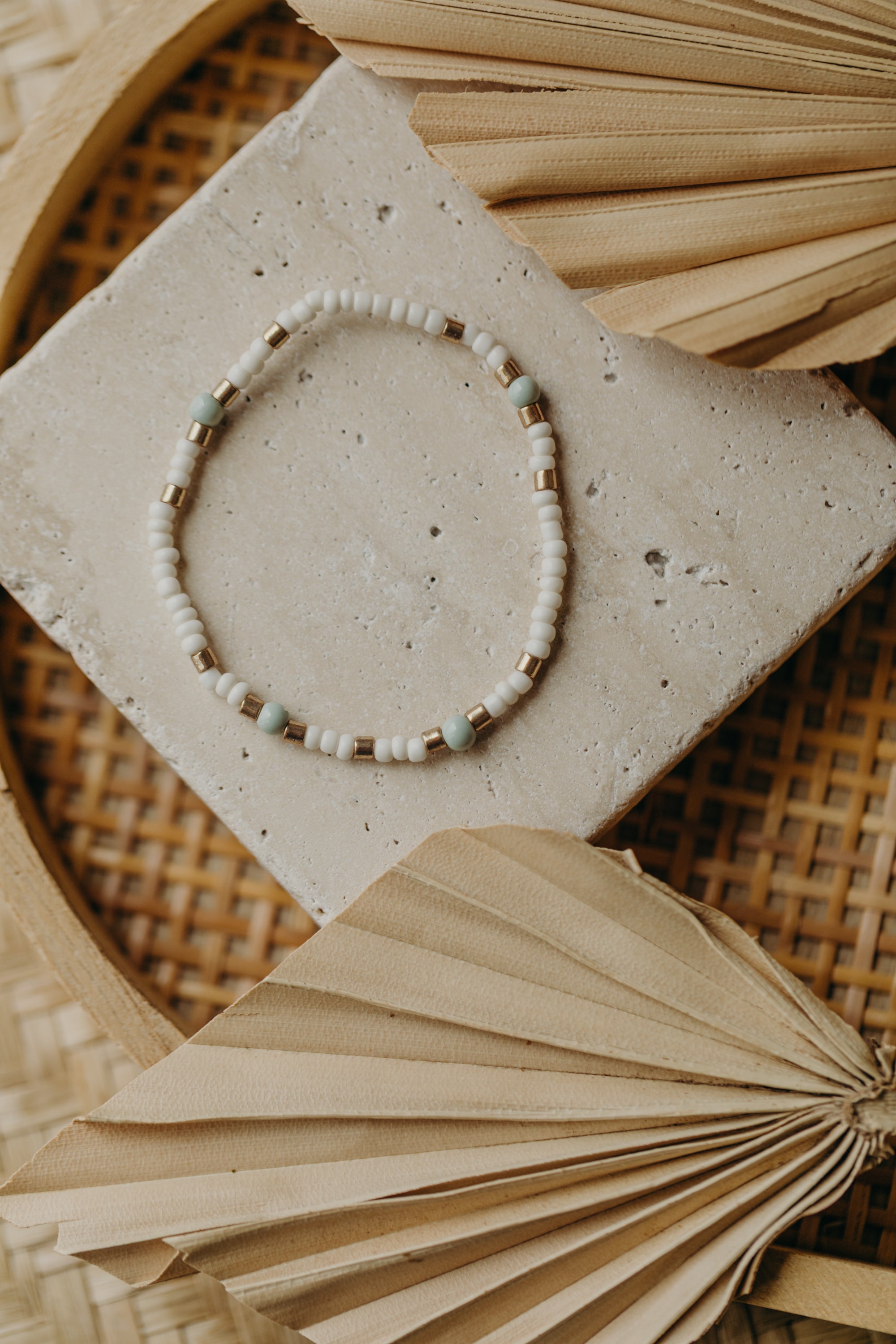 two-tone glass bead bracelet blue & cream