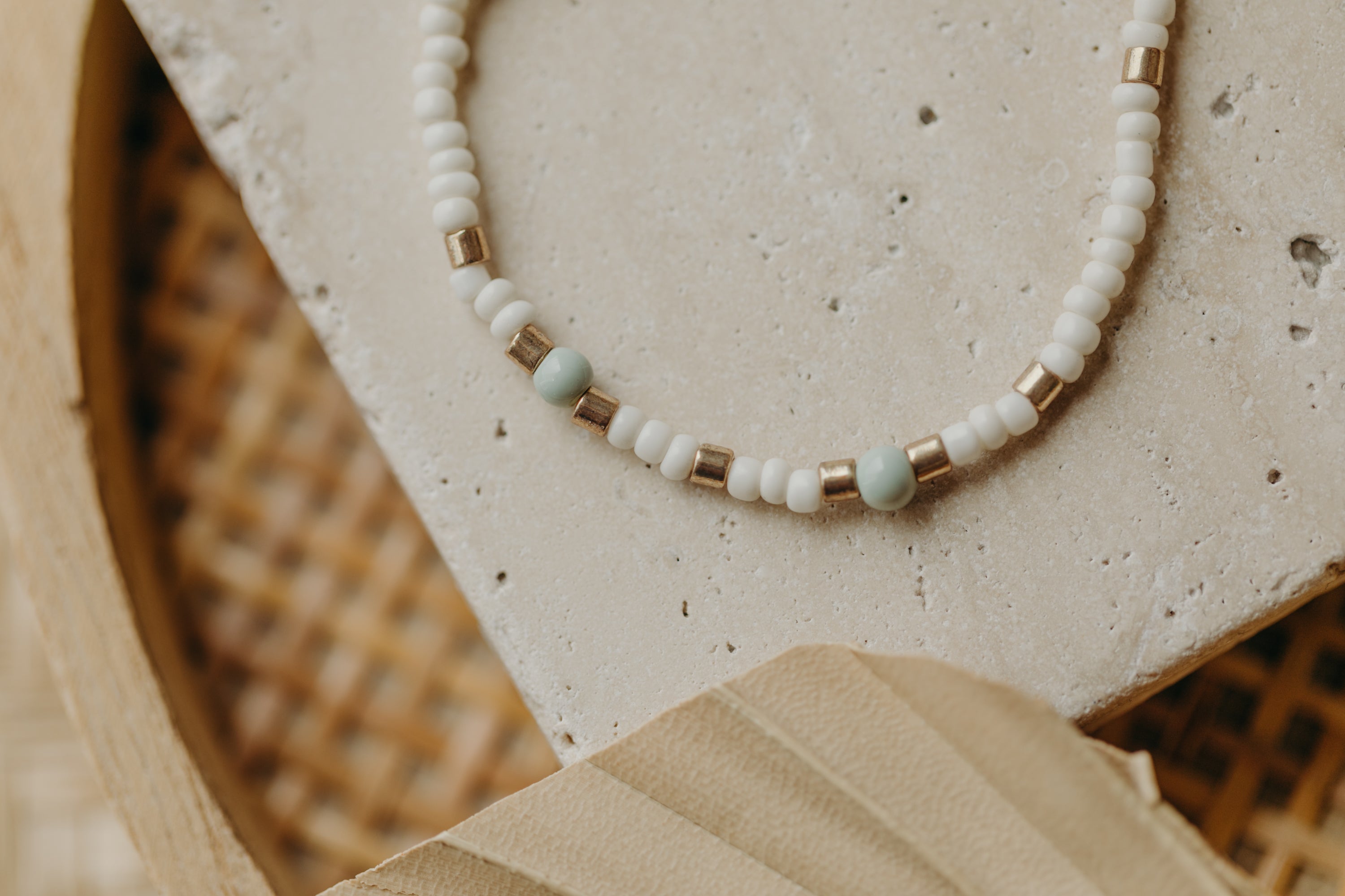 two-tone glass bead bracelet blue & cream