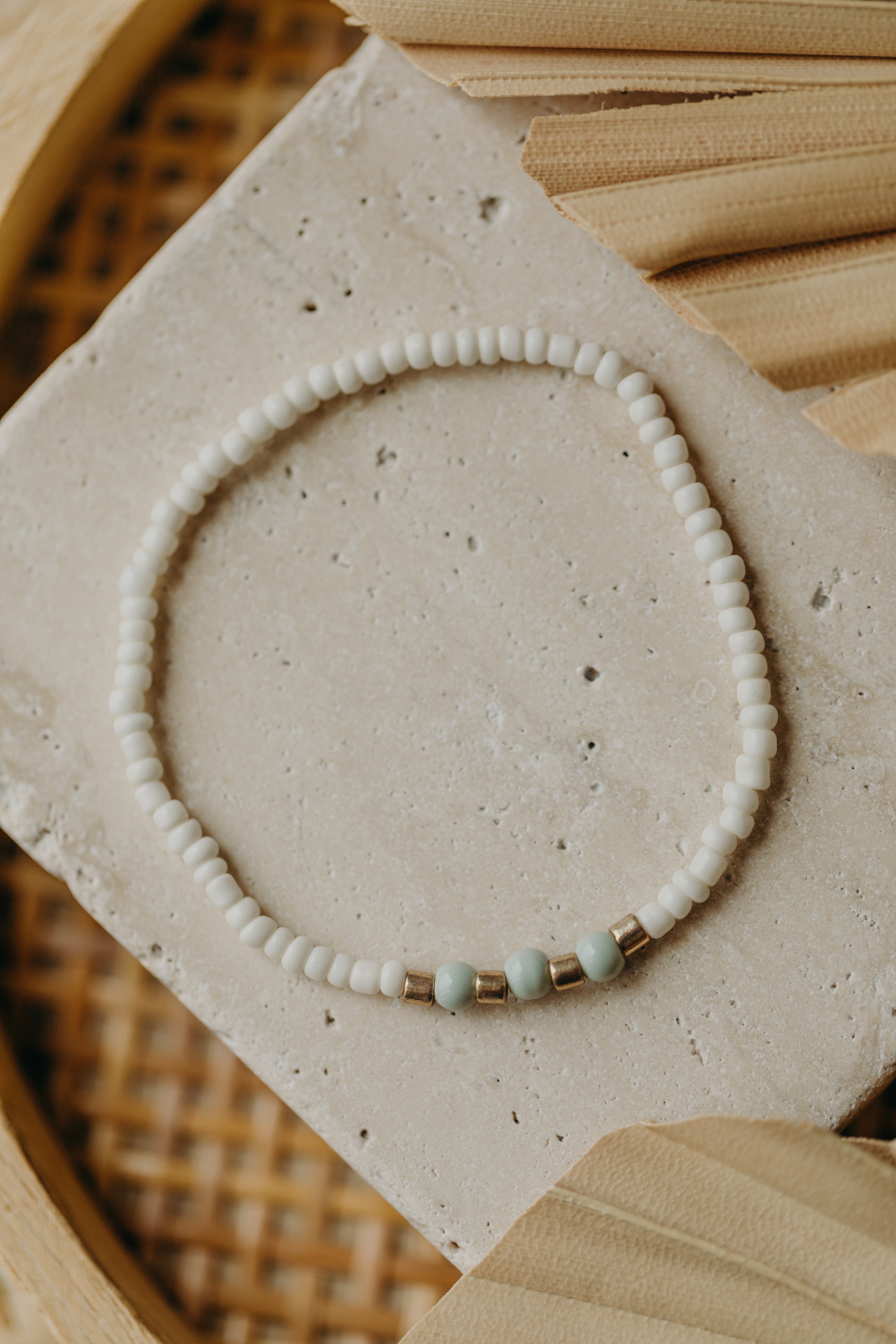 two-tone glass bead bracelet blue & cream