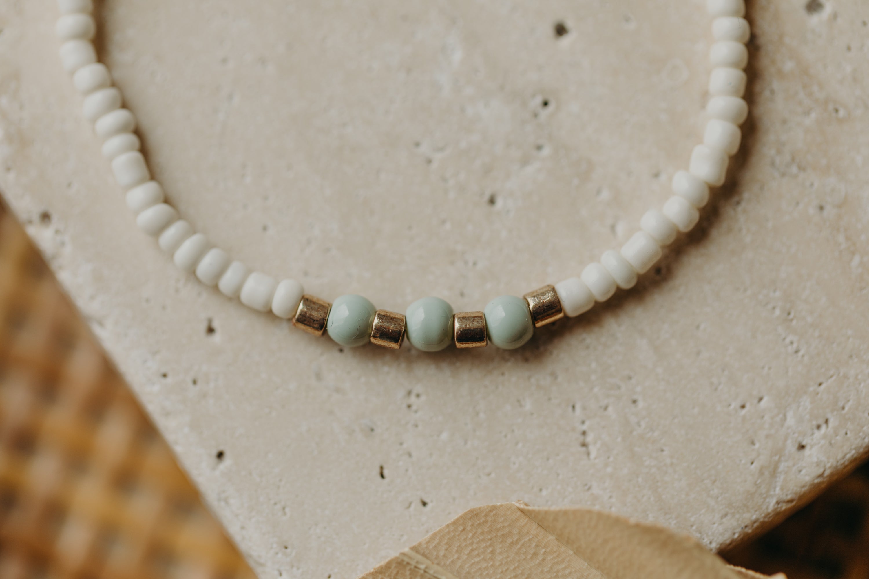 two-tone glass bead bracelet blue & cream