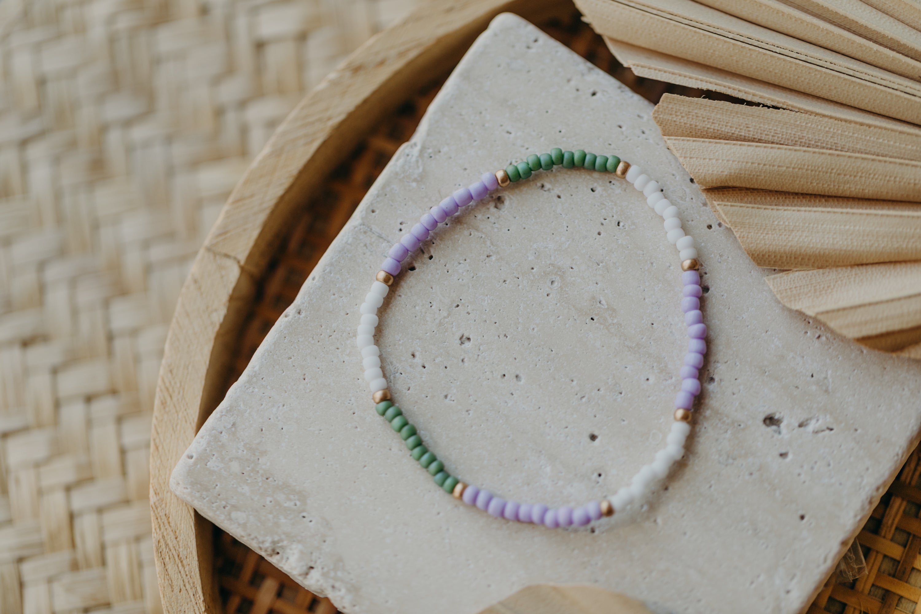 two-tone glass bead bracelet blue & cream