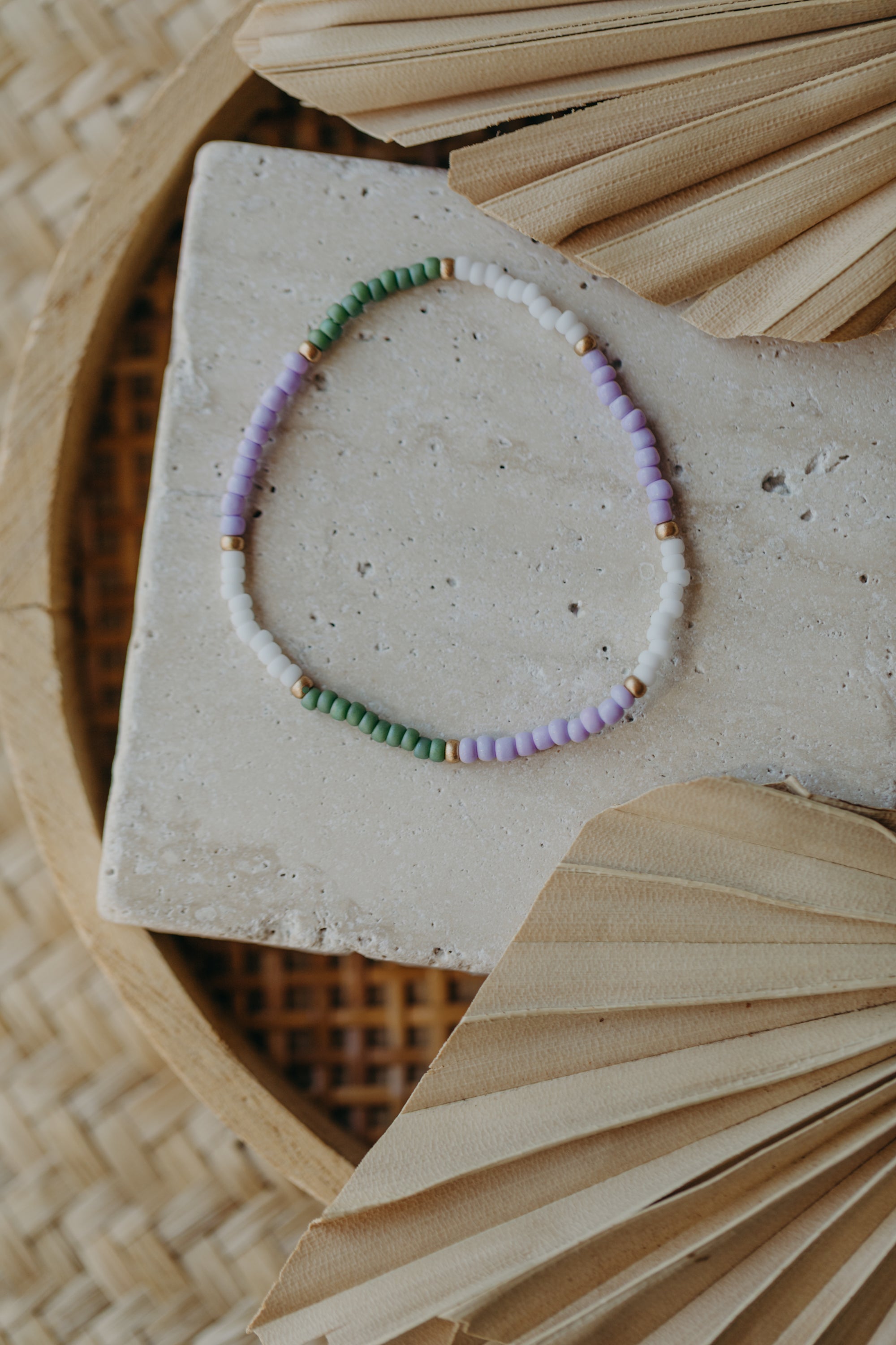two-tone glass bead bracelet blue & cream