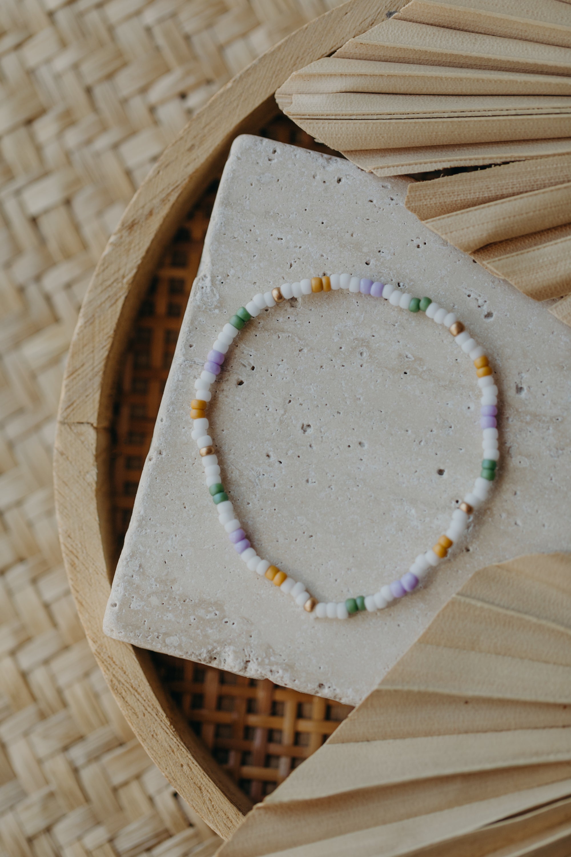 two-tone glass bead bracelet blue & cream