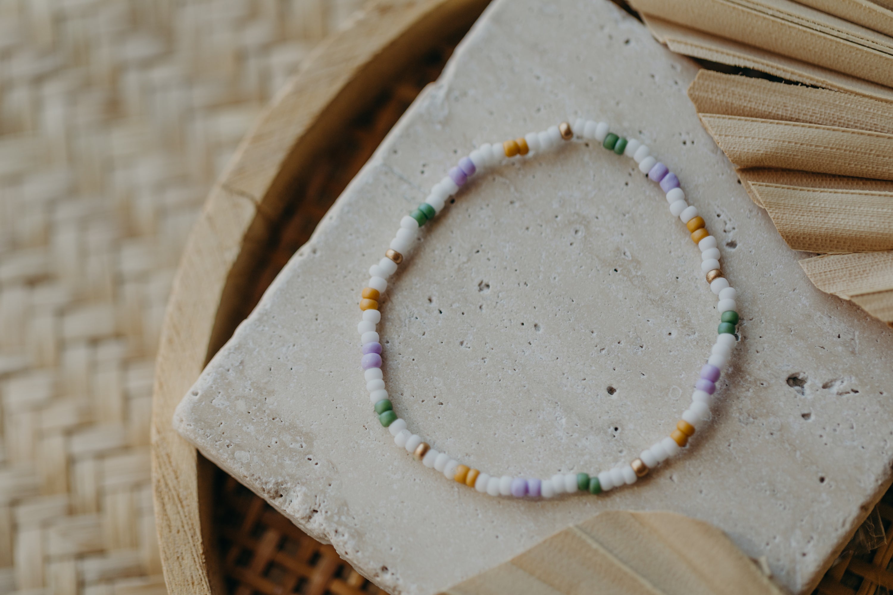 two-tone glass bead bracelet blue & cream