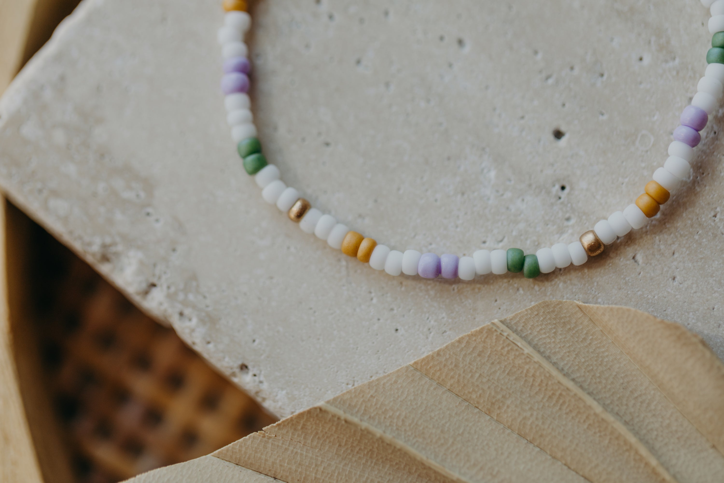 two-tone glass bead bracelet blue & cream