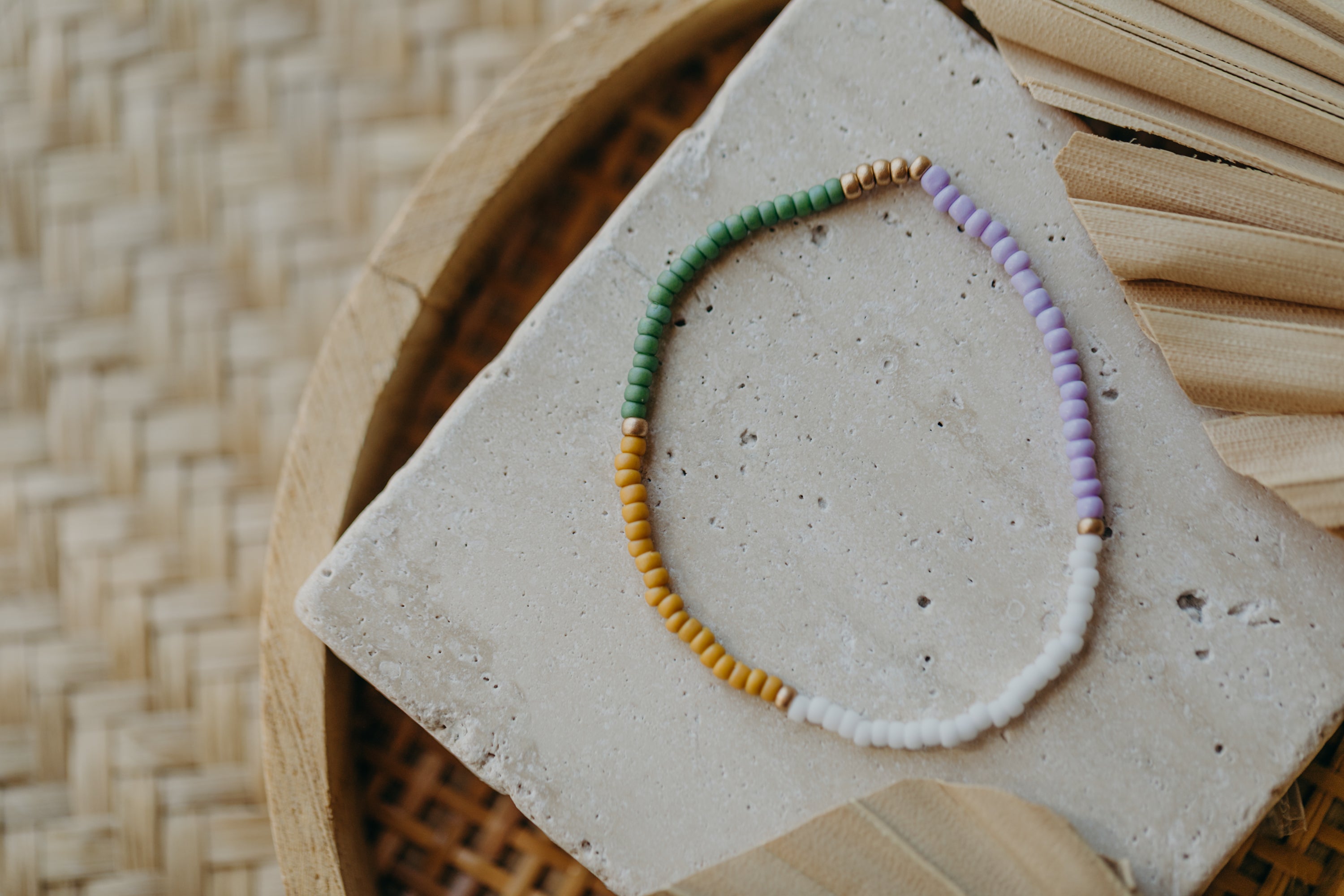 two-tone glass bead bracelet blue & cream
