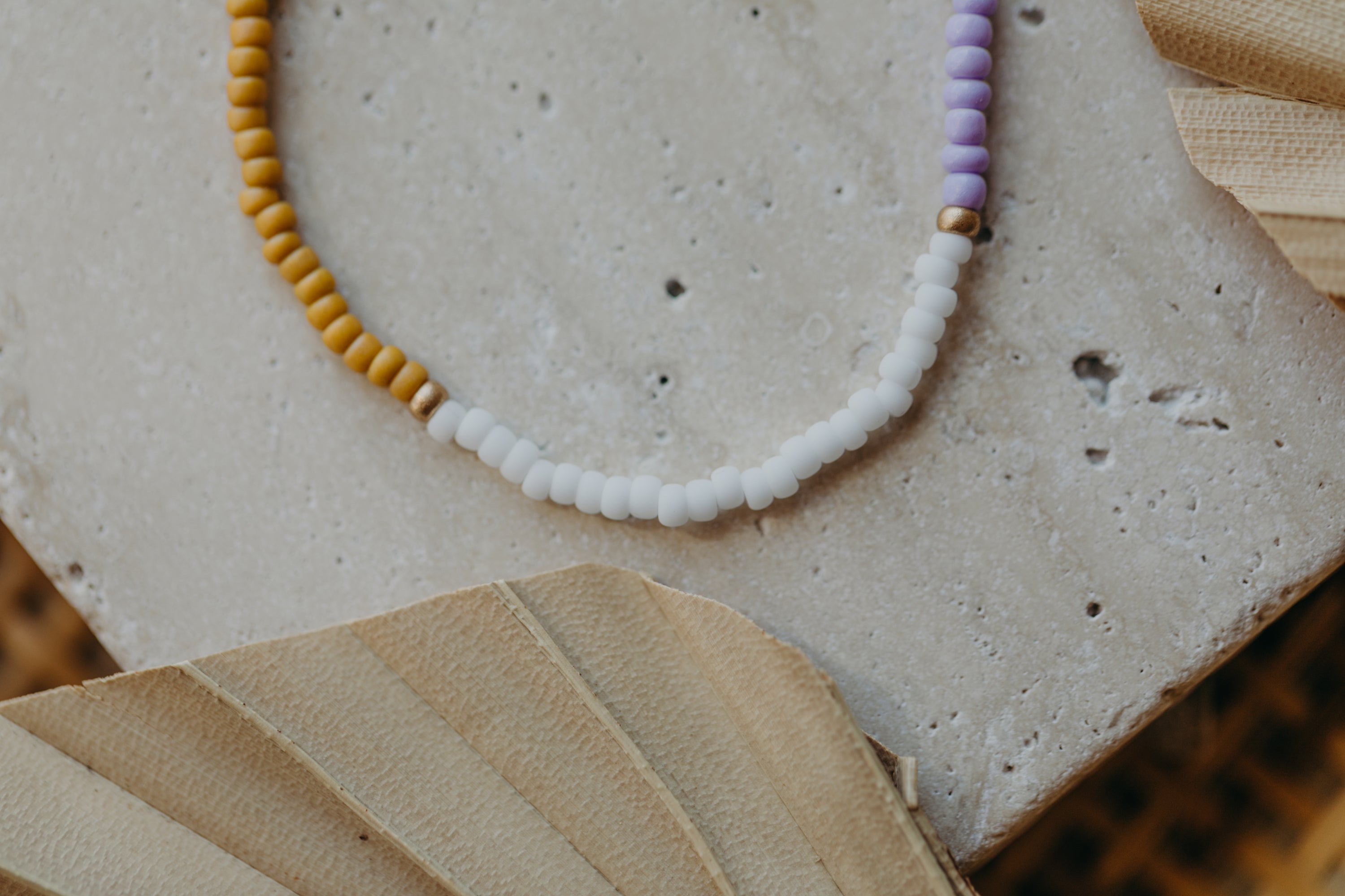 two-tone glass bead bracelet blue & cream