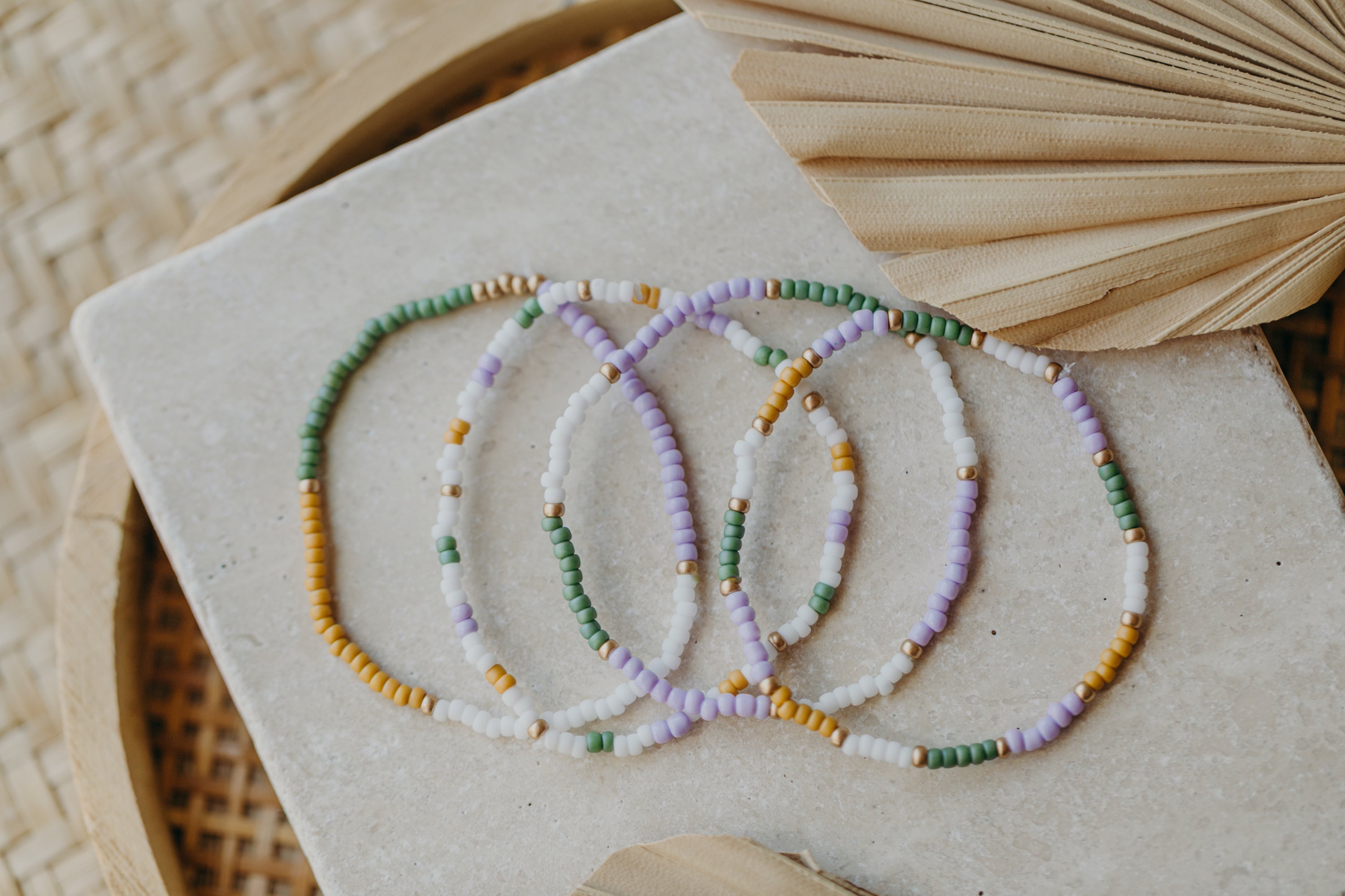 two-tone glass bead bracelet blue & cream