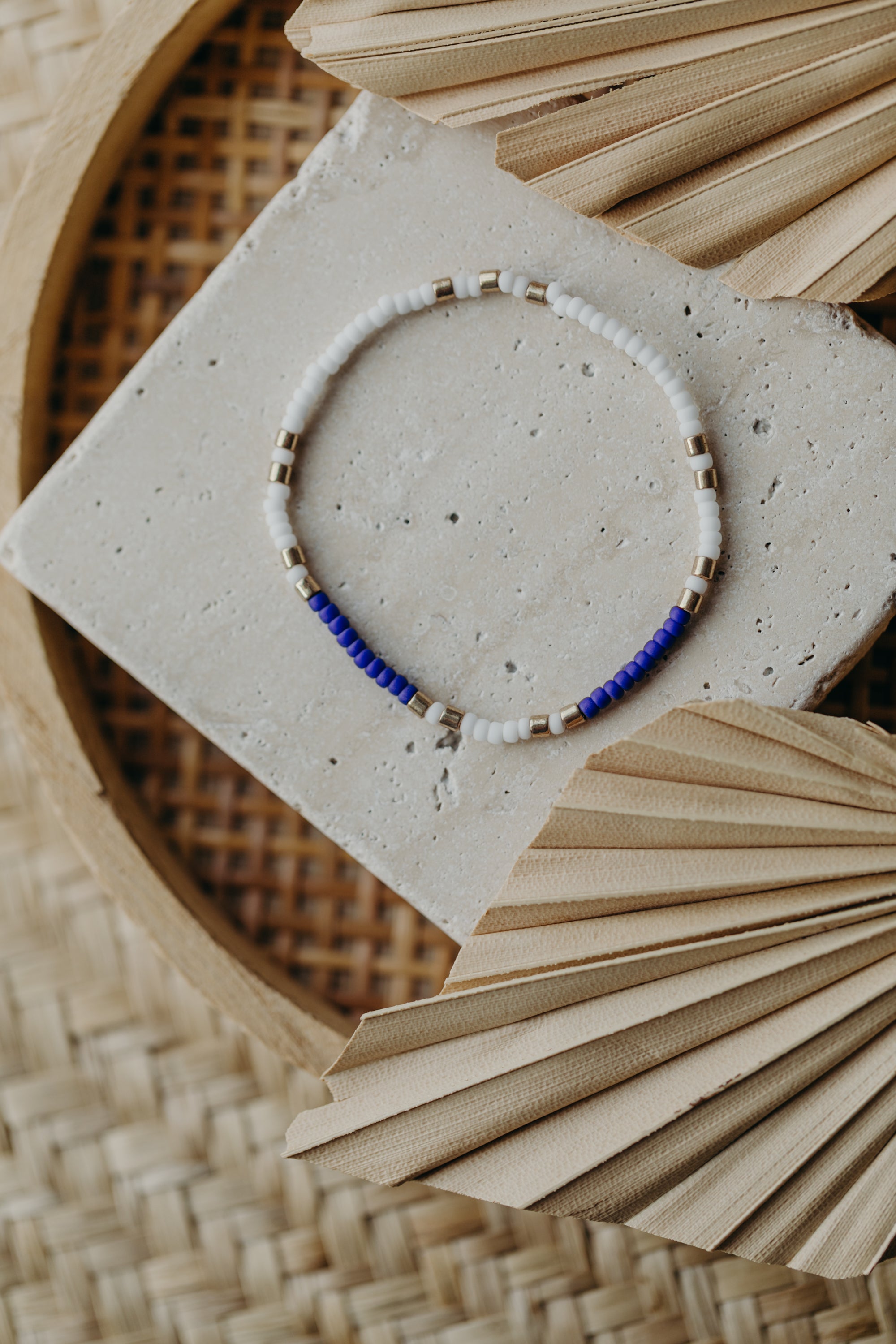 two-tone glass bead bracelet blue & cream