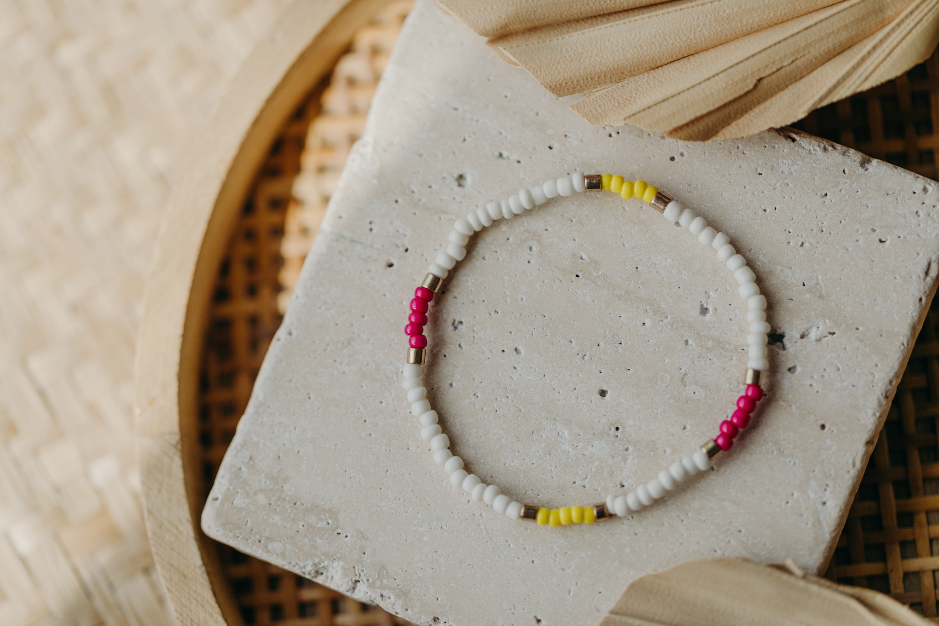 two-tone glass bead bracelet blue & cream