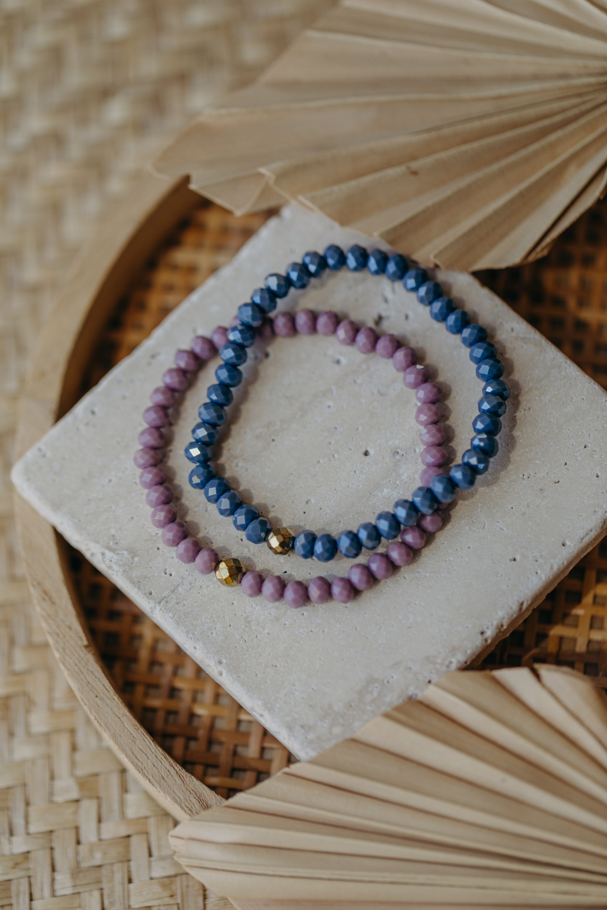 two-tone glass bead bracelet blue & cream