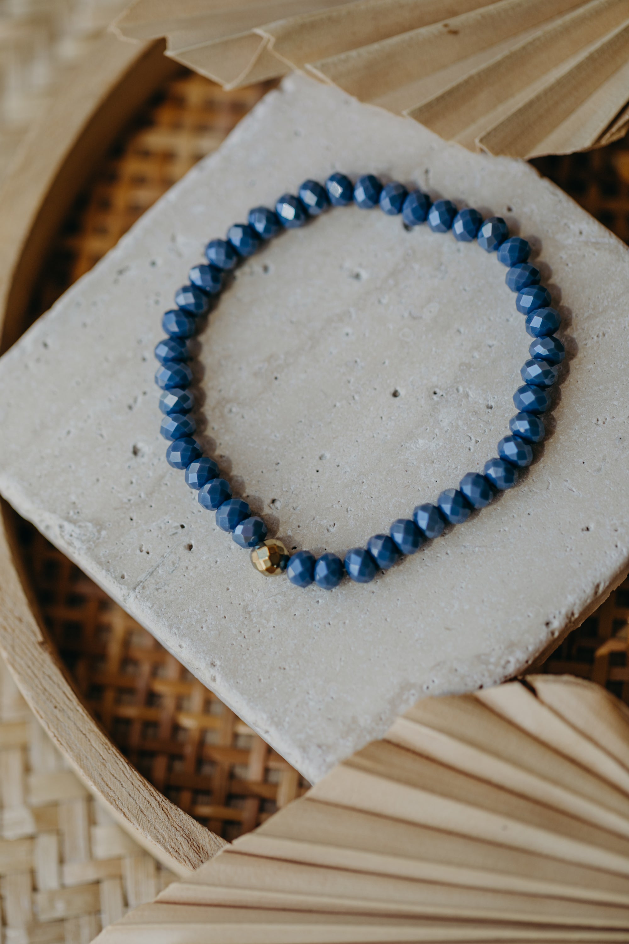 two-tone glass bead bracelet blue & cream